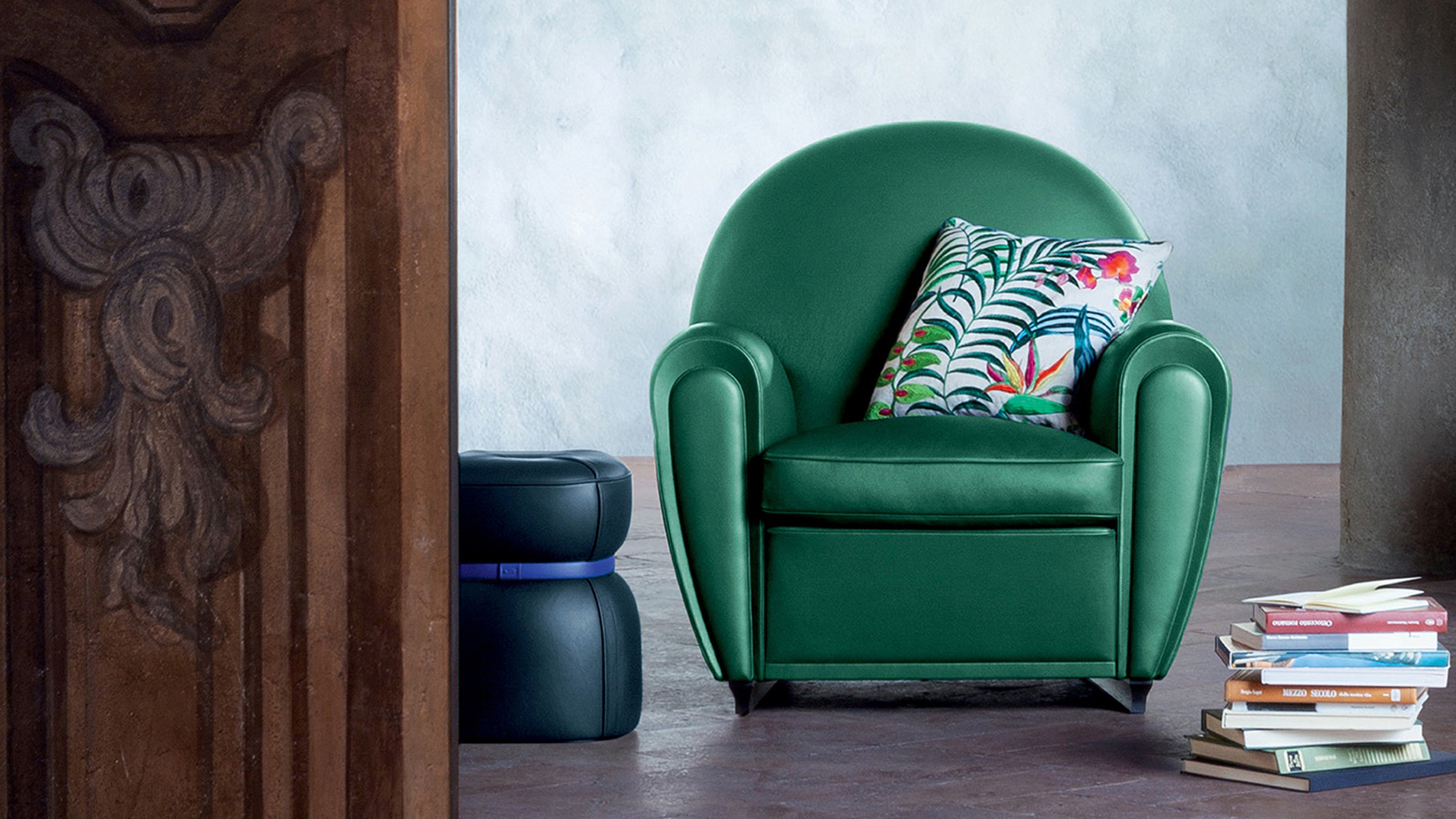 Desktop / Vanity Fair Armchair by Poltrona Frau