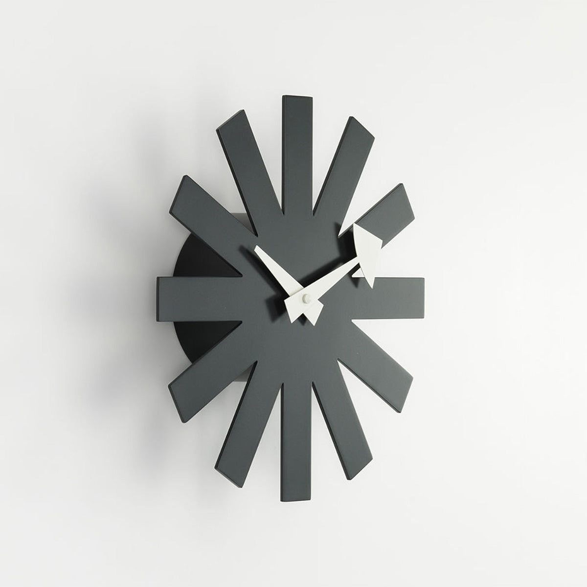 Mobile / Asterisk Clock, designed by George Nelson made by Vitra