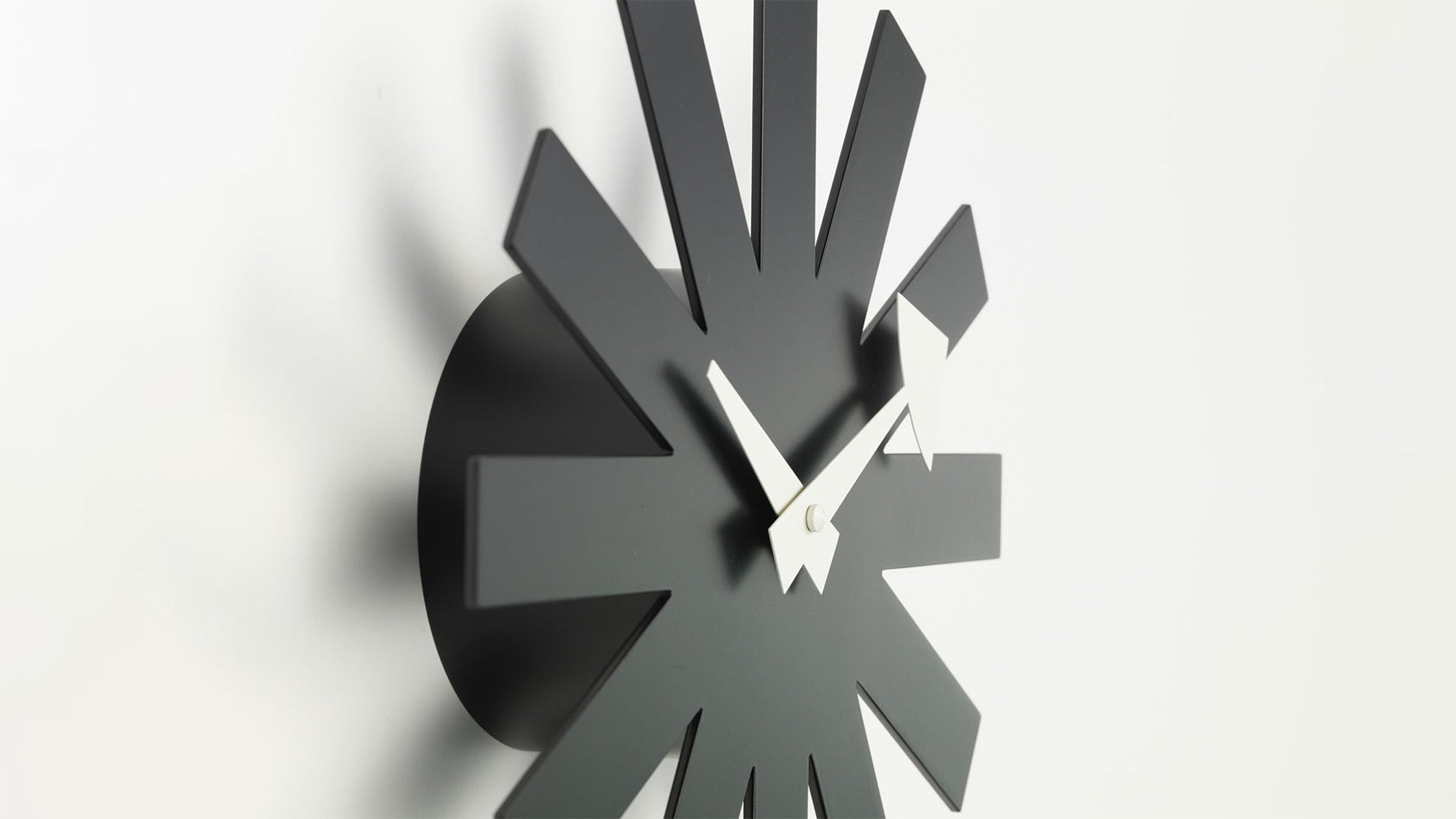 Desktop / Asterisk Clock, designed by George Nelson made by Vitra