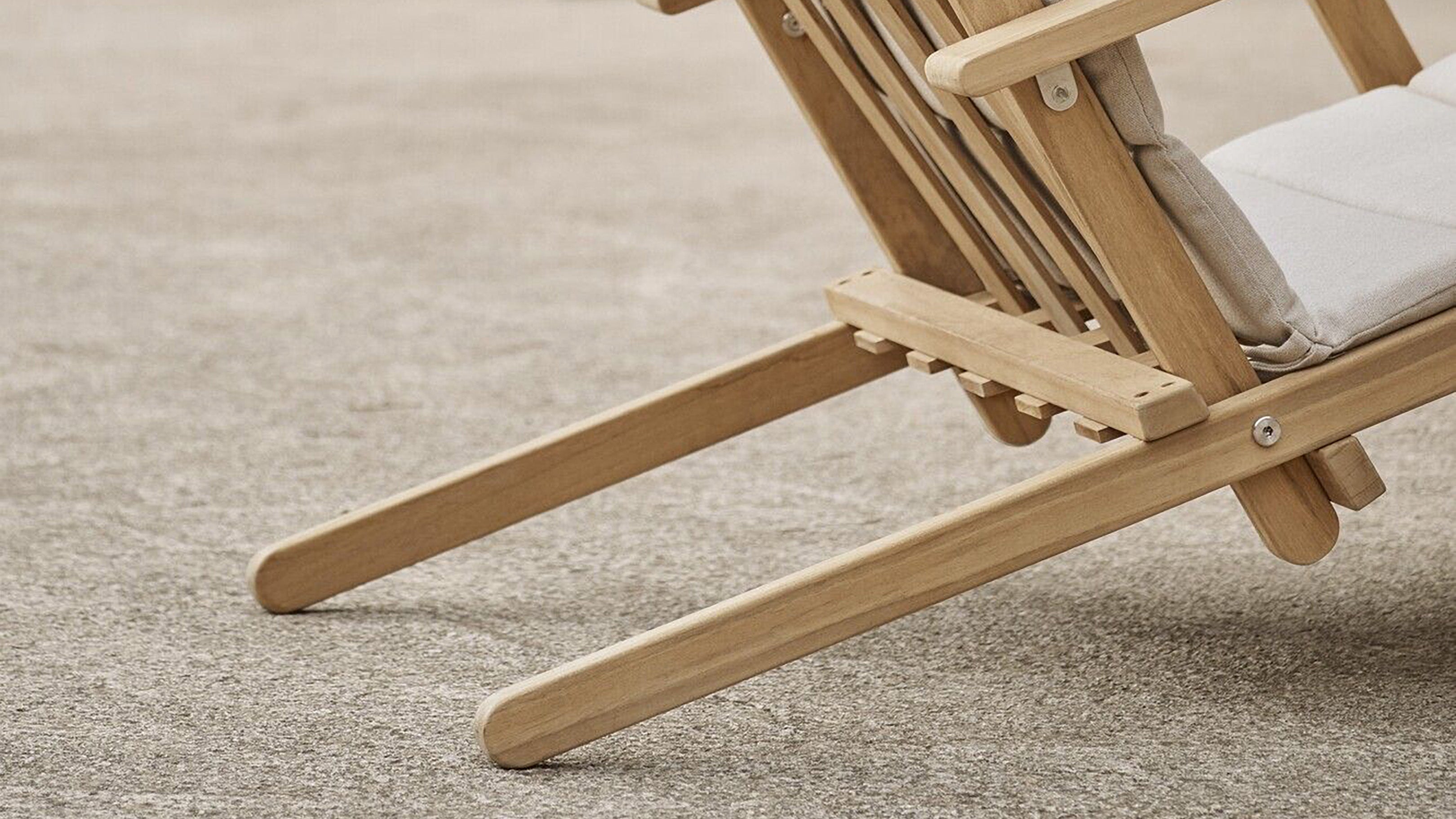 Desktop / BM5568 Deck Chair with Footrest, designed by Borge Mogensen for Carl Hansen and Son