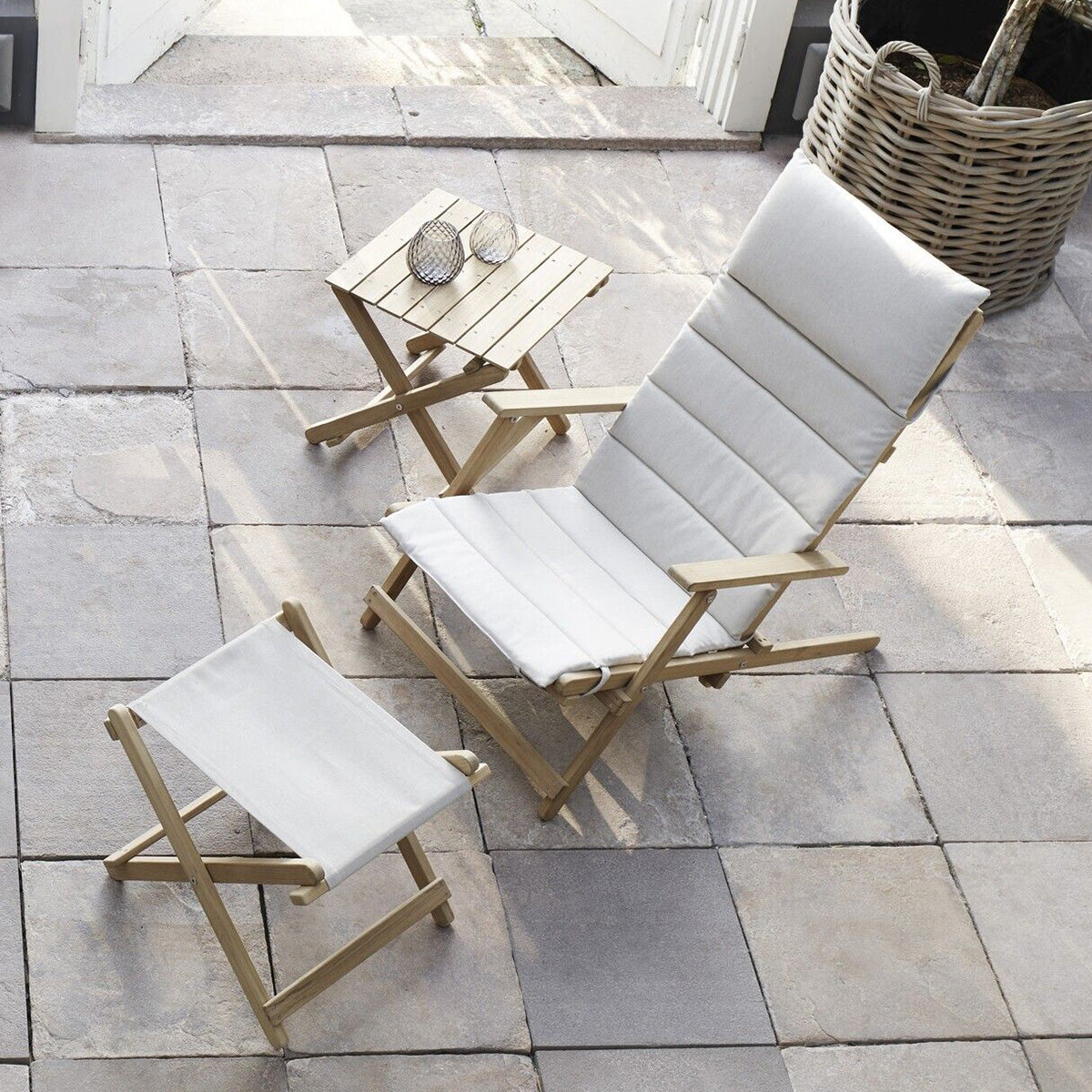 Mobile / BM5568 Deck Chair with Cushion, designed by Borge Mogensen for Carl Hansen and Son