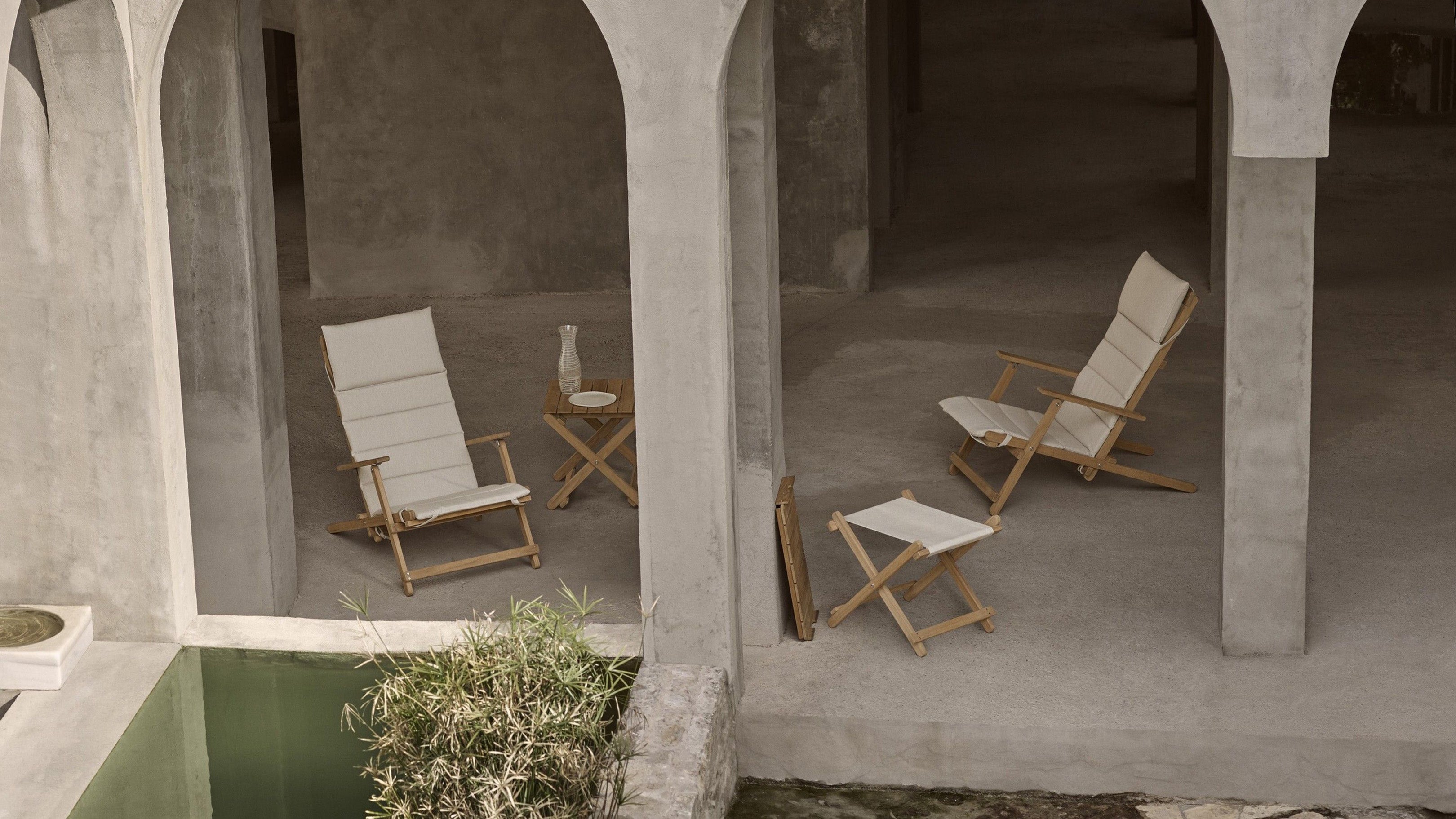 Desktop / BM5568 Deck Chair with Cushion, designed by Borge Mogensen for Carl Hansen and Son