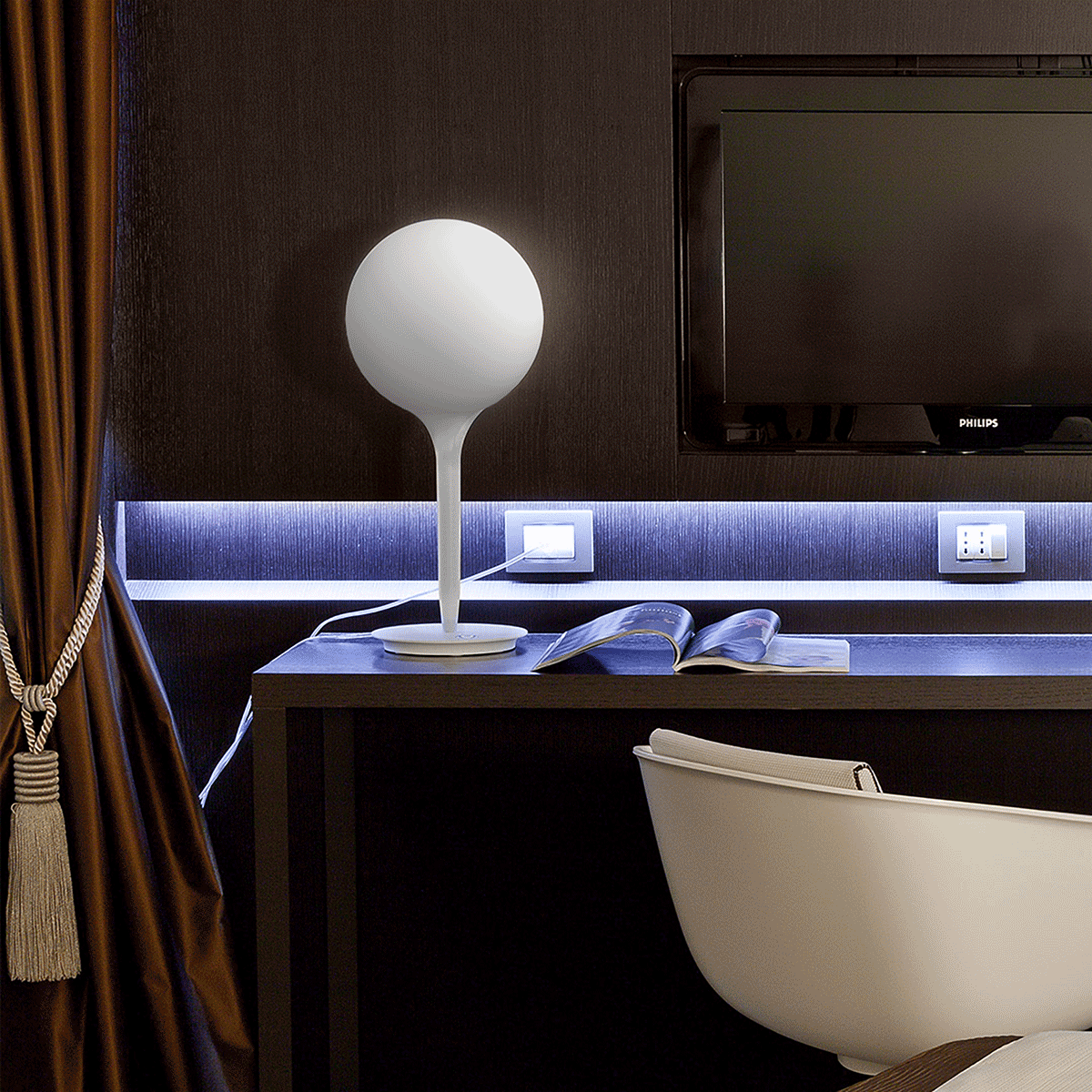 Mobile / Castore Table Lamp, designed by Michele De Lucchi and Huub Ubbens