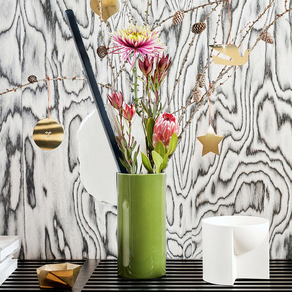 Mobile / The Vases Découpage, Barre, designed by Ronan & Erwan Bouroullec for Vitra