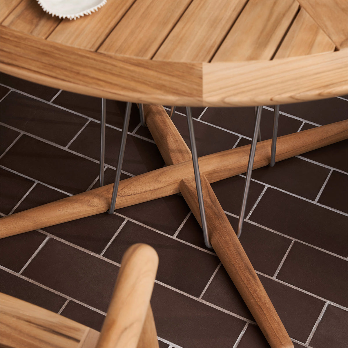 Mobile / E022 Embrace Outdoor Dining Table designed by EOOS for Carl Hansen & Son