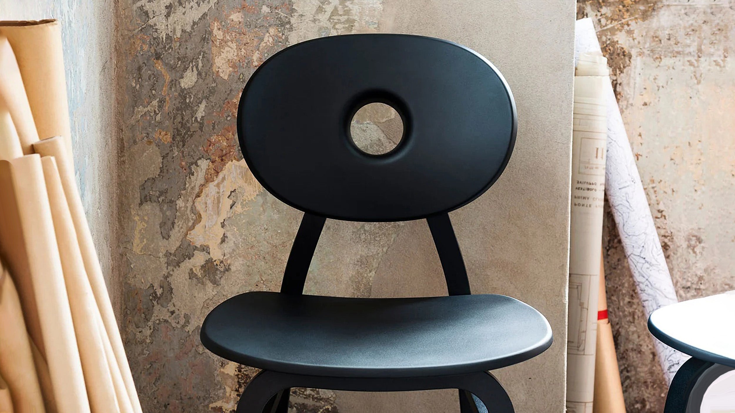 Desktop / The Elipse Chair, designed by Patrick Jouin for Zanotta