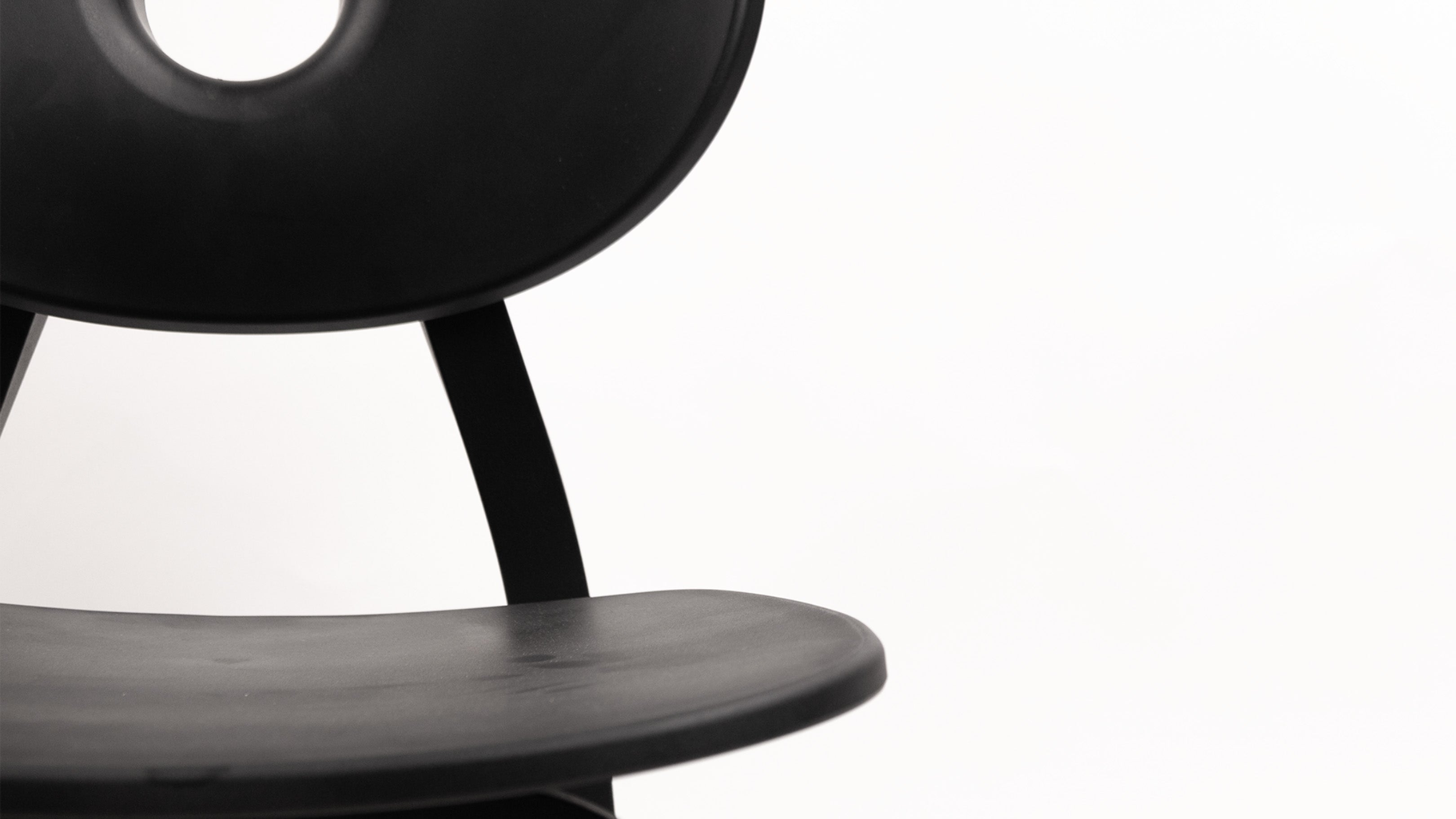 Desktop / The Elipse Chair, designed by Patrick Jouin for Zanotta