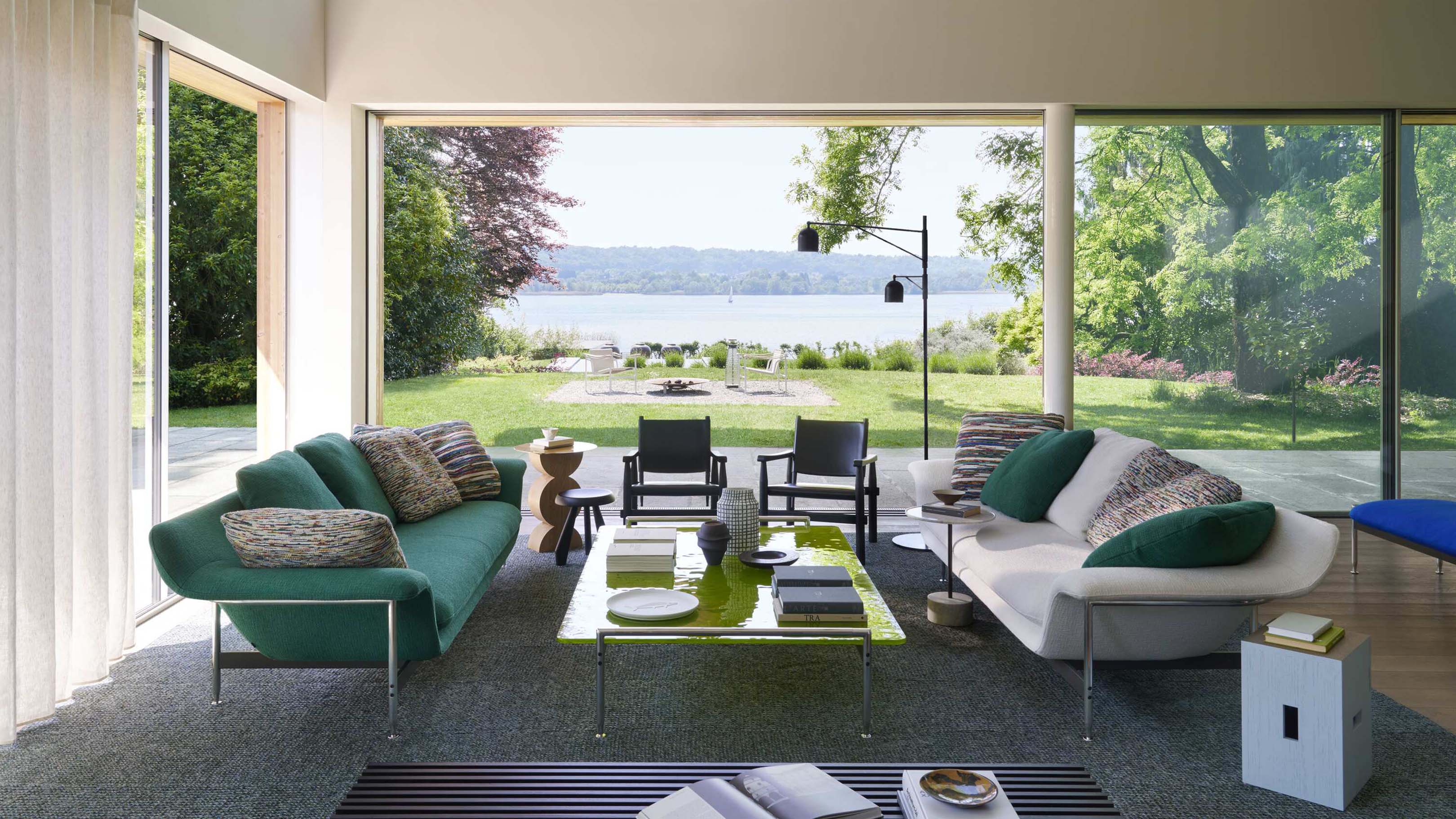 Desktop / Esosoft Coffee Table, designed by Antonio Citterio for Cassina
