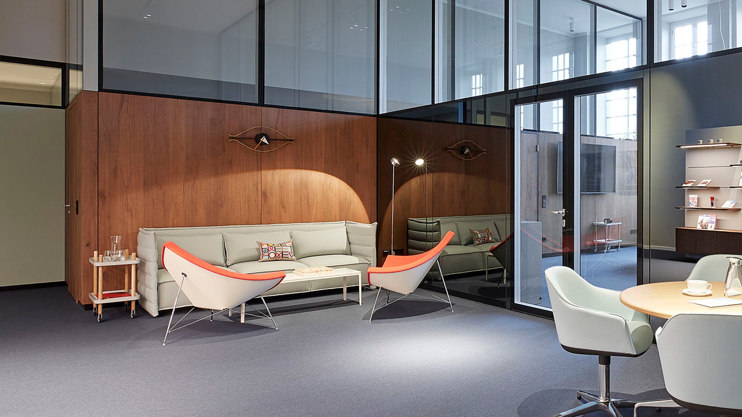 Desktop / Eye Clock, designed by George Nelson and made by Vitra