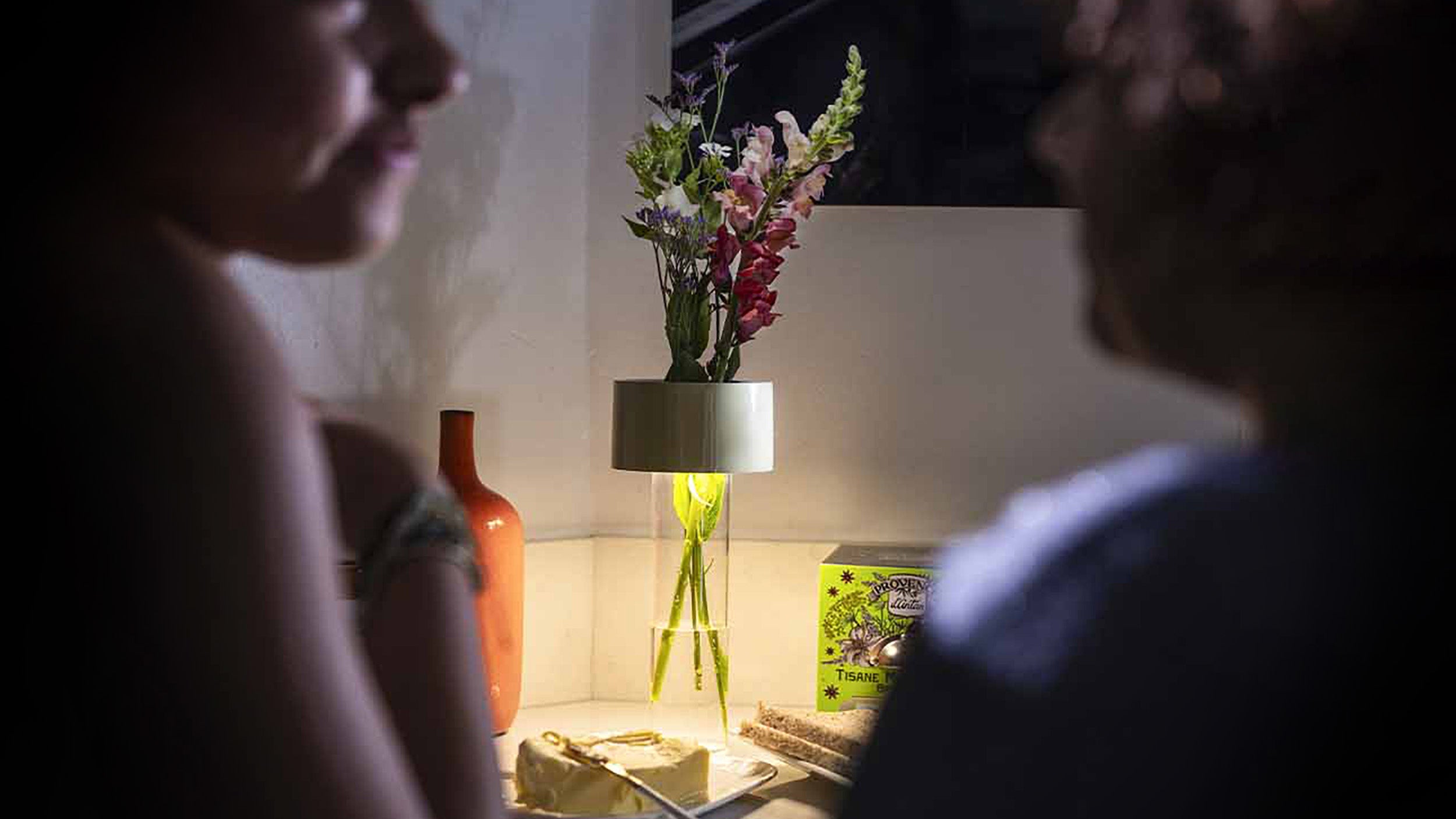 White / Desktop / Fleur Table Lamp, designed by Rodolfo Dordoni for Foscarini