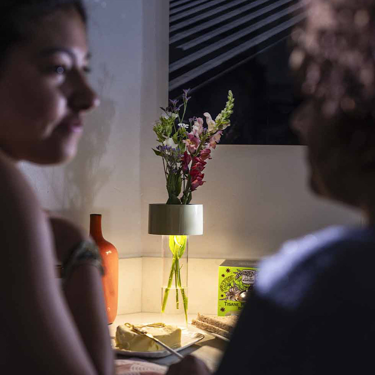 White / Mobile / Fleur Table Lamp, designed by Rodolfo Dordoni for Foscarini