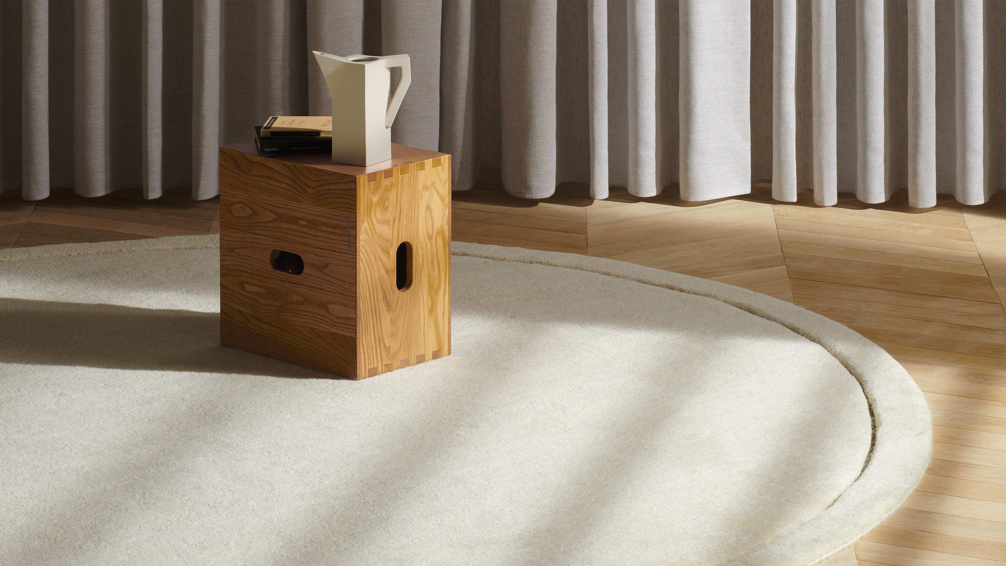 Desktop / LC14 Tabouret Cabanon, designed by  Le Corbusier made by Cassina
