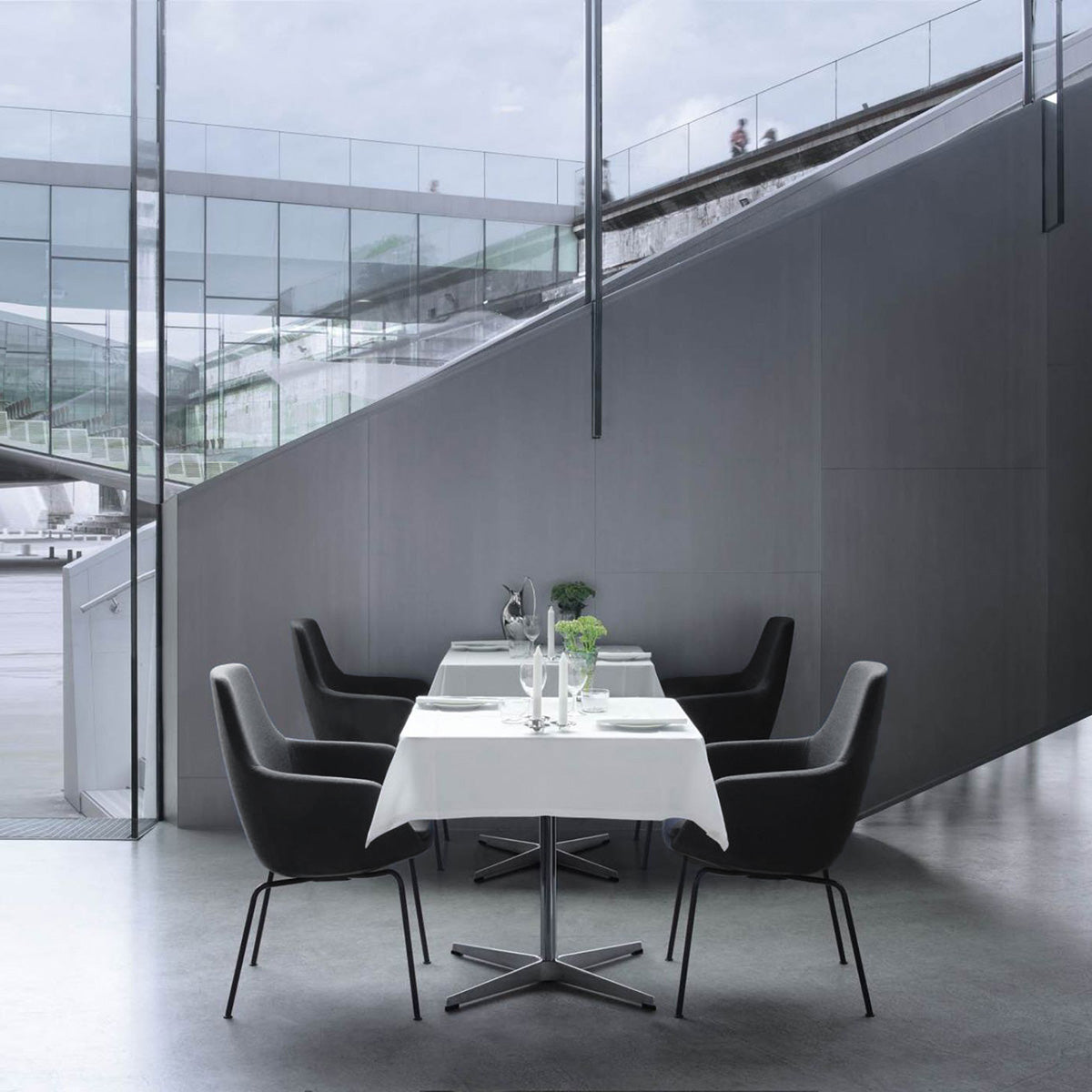 Gray / Mobile / Little Giraffe, designed by Arne Jacobsen