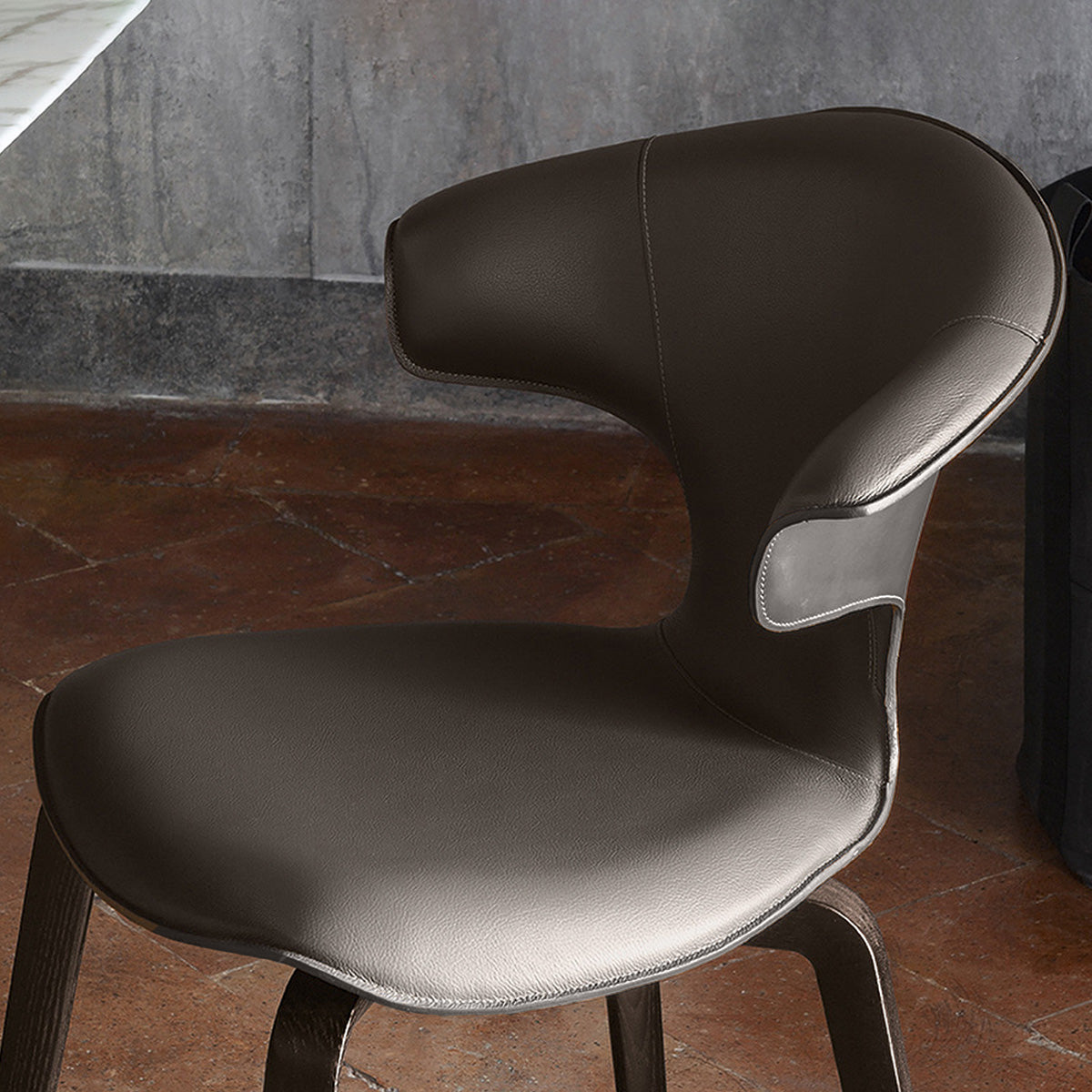 Mobile / Montera Small Armchair in Seppia Leather, designed by Roberto Lazzeroni for Poltrona Frau