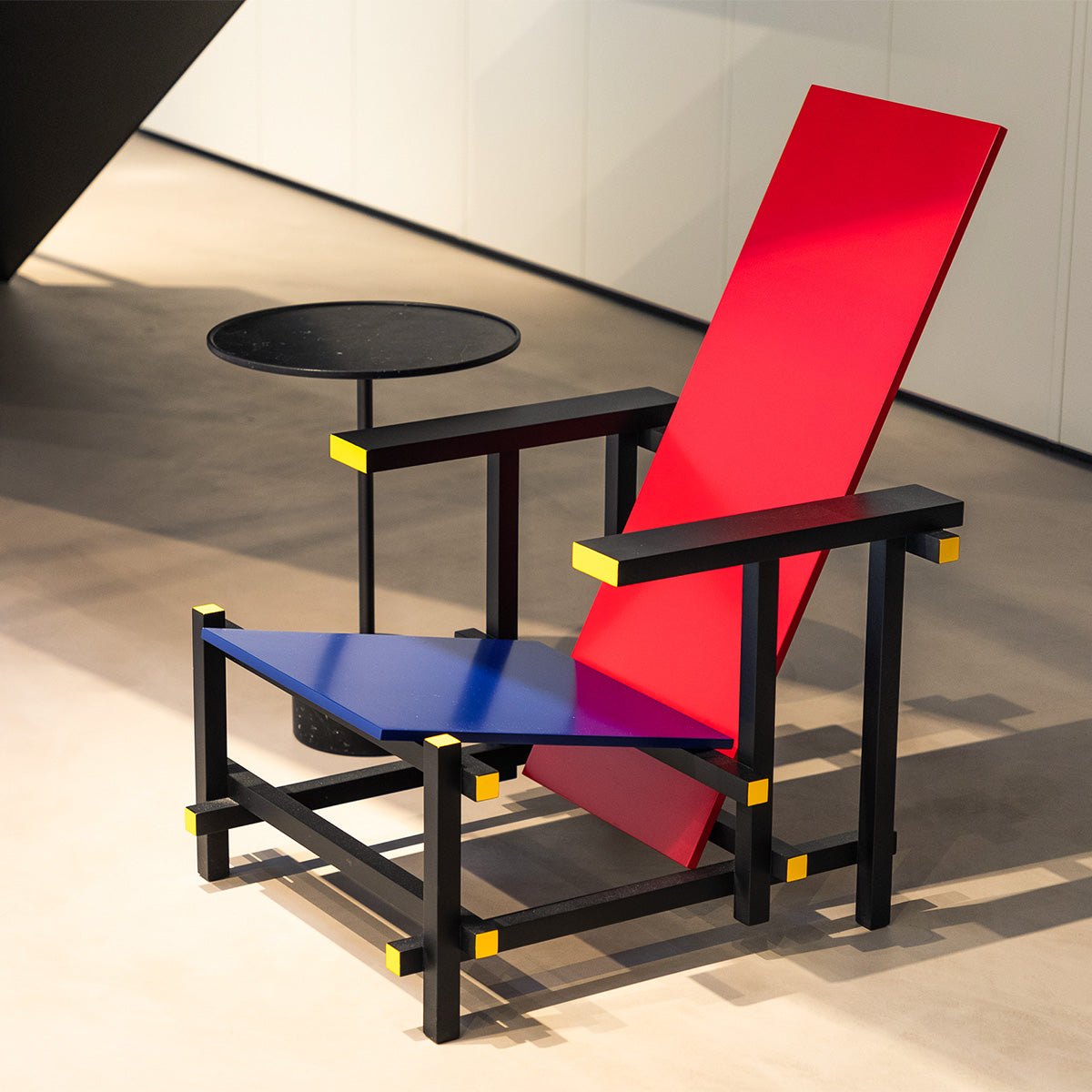 Mobile / Red and Blue Chair, designed by Gerrit T. Rietvelda nd made by Cassina