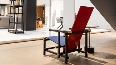 Desktop / Red and Blue Chair, designed by Gerrit T. Rietvelda nd made by Cassina