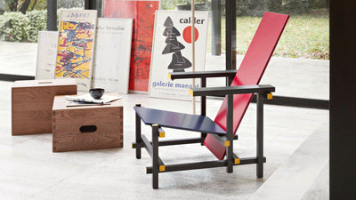 Desktop / Red and Blue Chair, designed by Gerrit T. Rietvelda nd made by Cassina