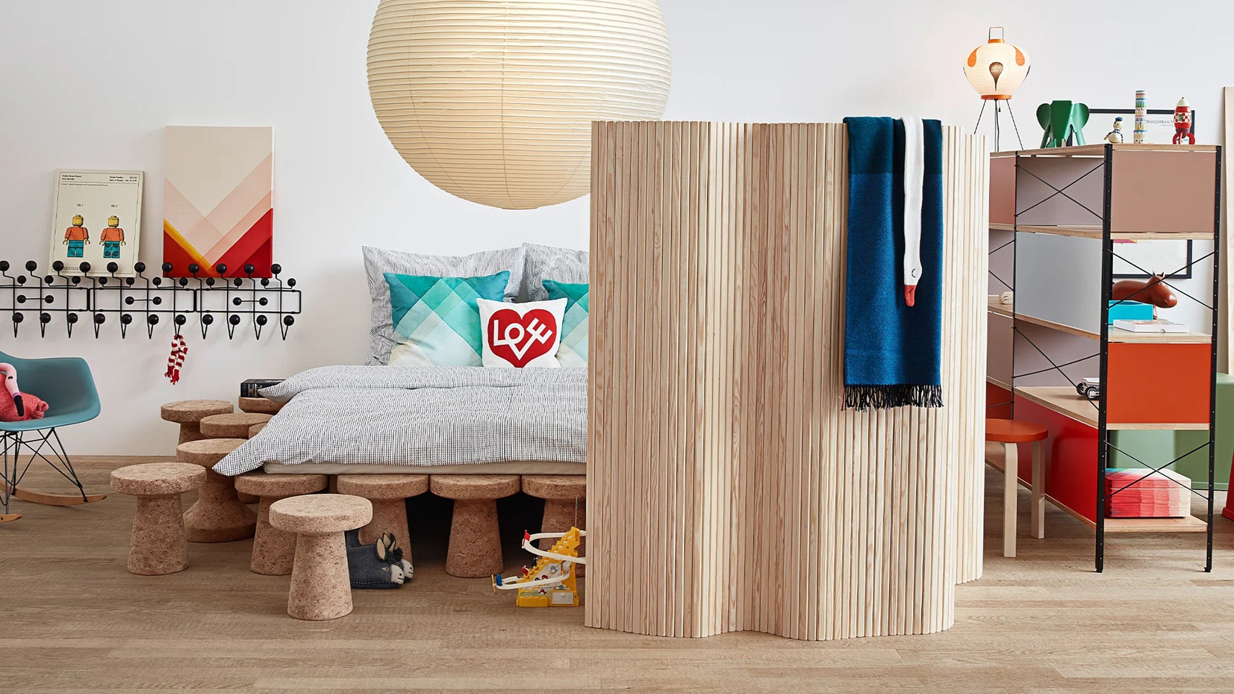 Desktop / Screen 100, designed by Alvar Aalto for Artek