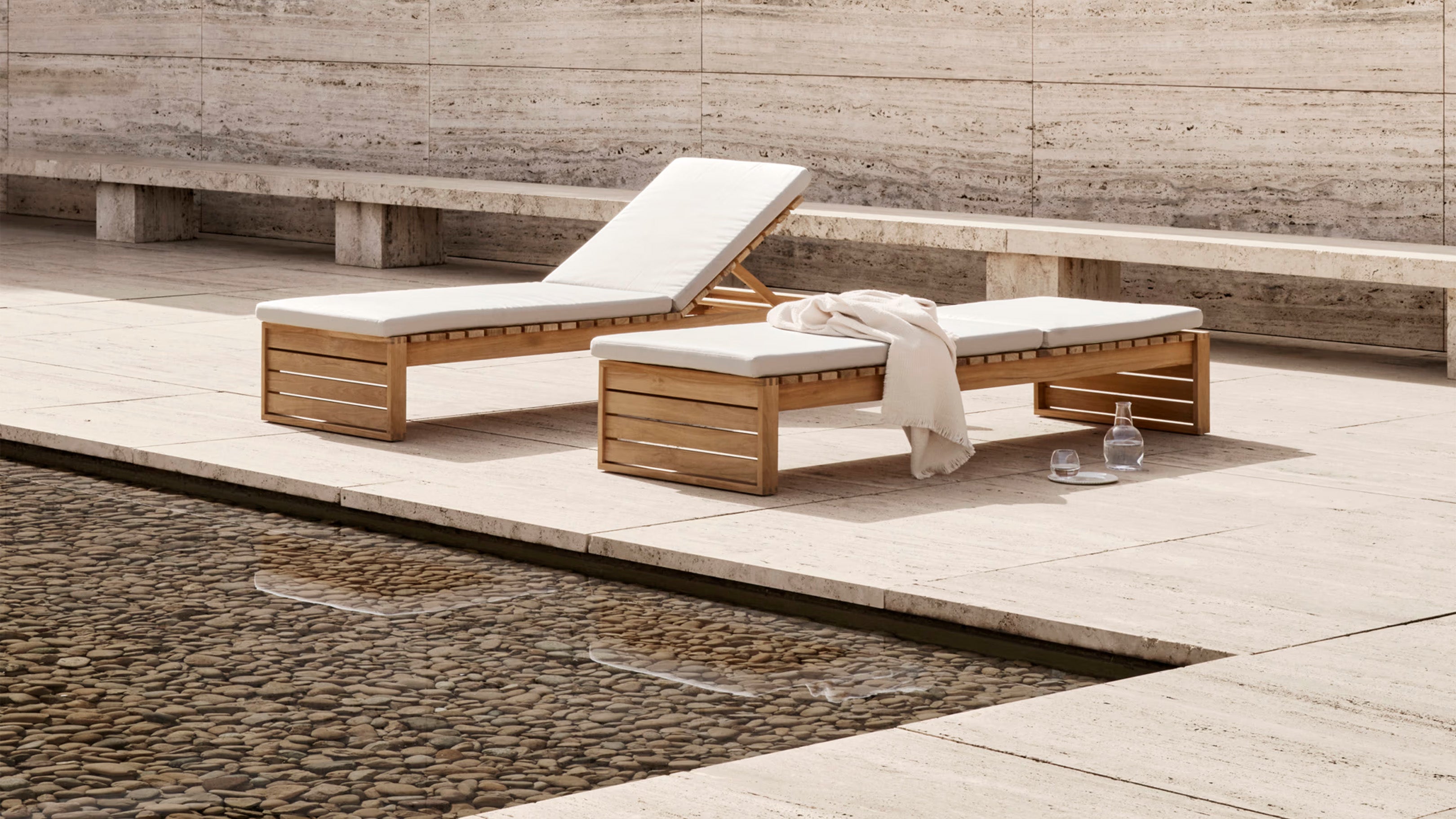 Desktop / BK14 Sunbed, designed by Bodil Kjaer for Carl Hansen and Son