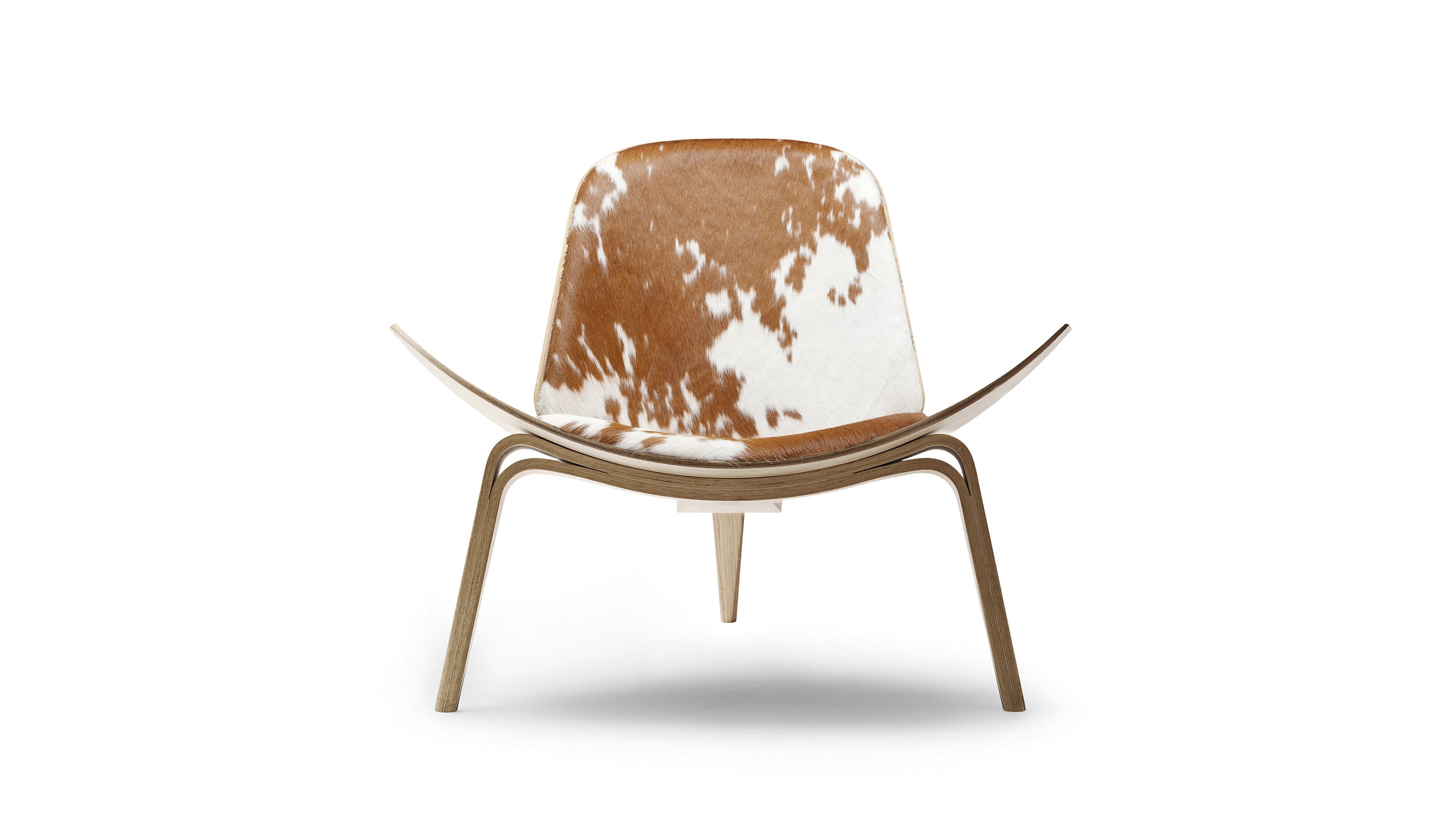 Oak White Oil - Cowhide / Desktop / CH07 Shell Chair, designed by Hans J Wegner for Carl Hansen
