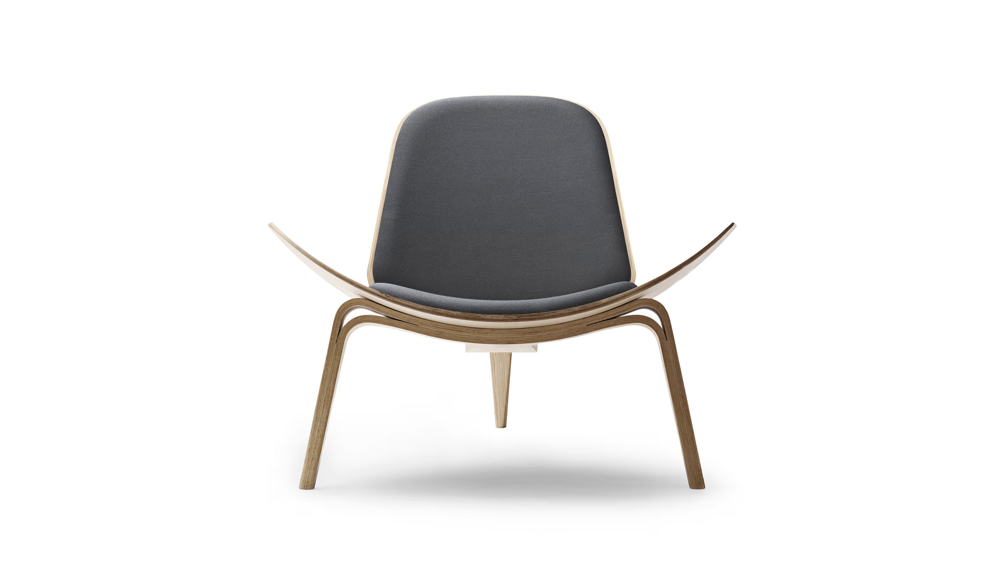 Oak White Oil - Loke 7150 / Desktop / CH07 Shell Chair, designed by Hans J Wegner for Carl Hansen