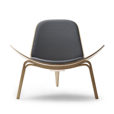 Oak White Oil - Loke 7150 / Mobile / CH07 Shell Chair, designed by Hans J Wegner for Carl Hansen