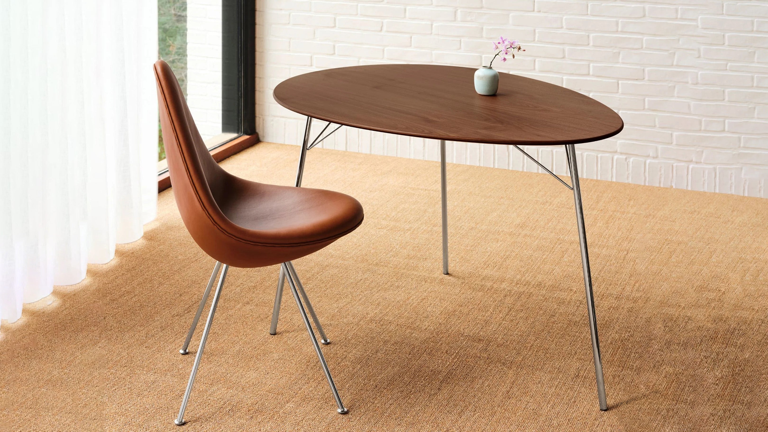 Desktop / Drop Chair, designed by Arne Jacobsen