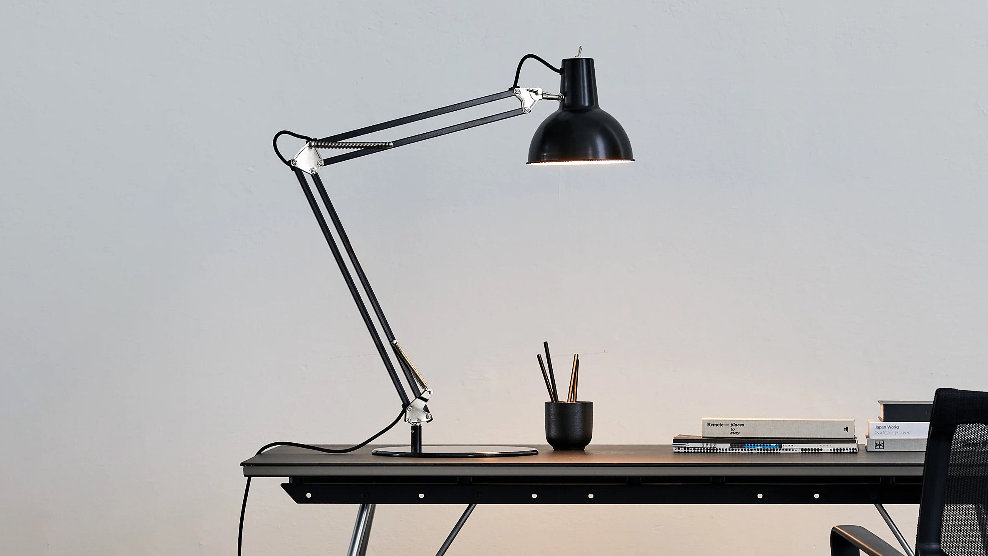 Desktop / Spring Balanced Table Lamp, designed by Midgard
