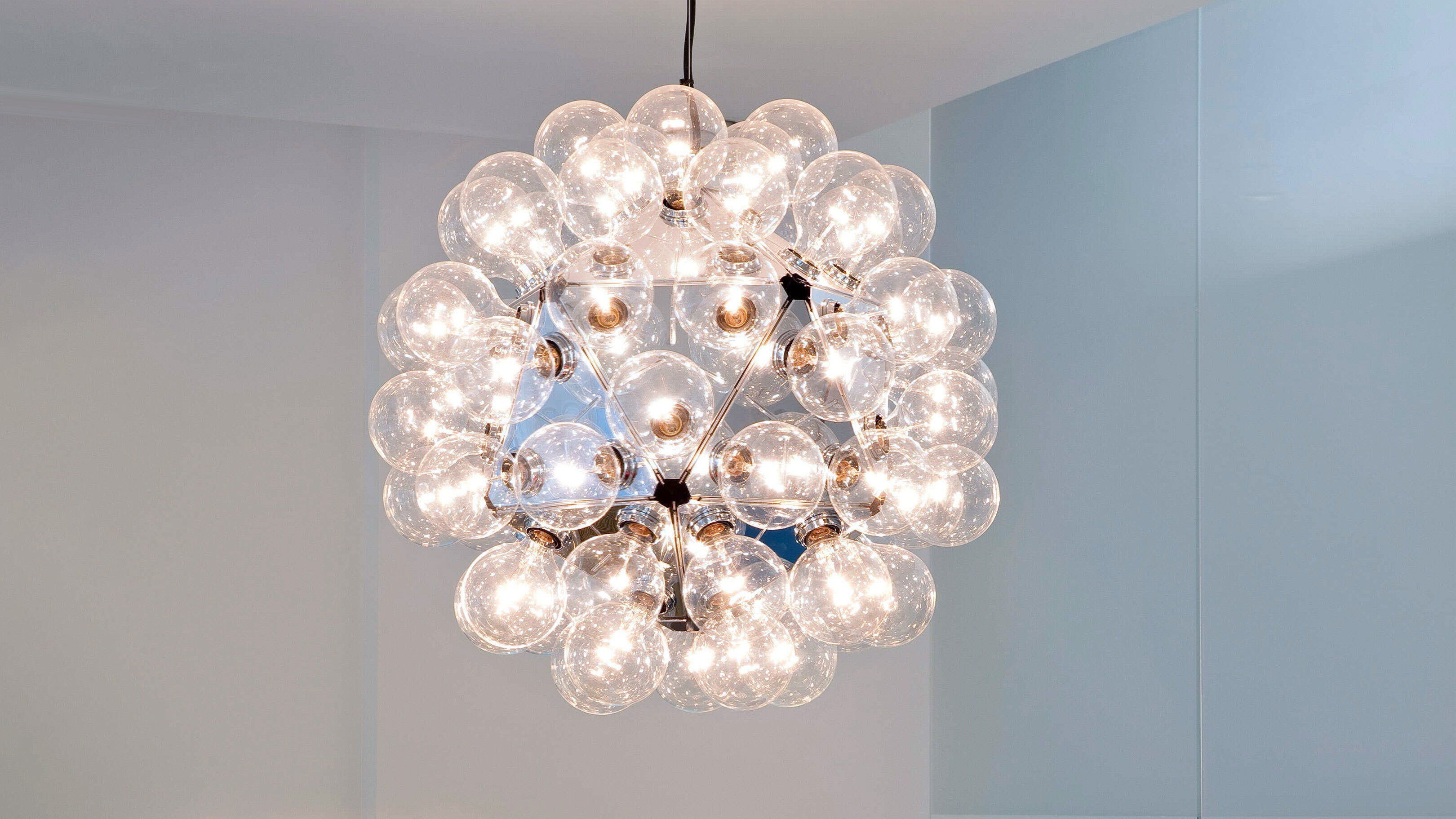 Desktop / Taraxacum  88 Suspension 1, designed by Achille Castiglioni and Pier Giacomo Castiglioni made by Flos