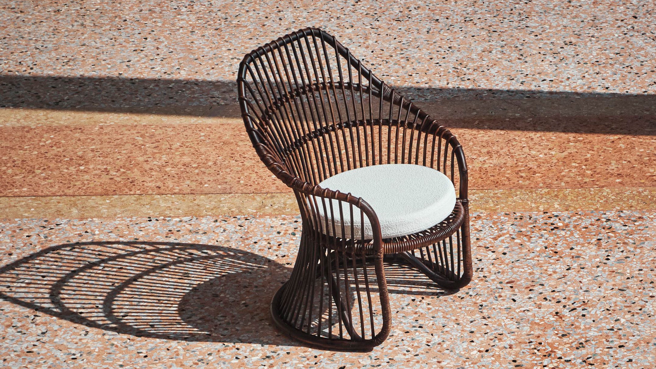Desktop / Martingala Chair 1959 by Exteta