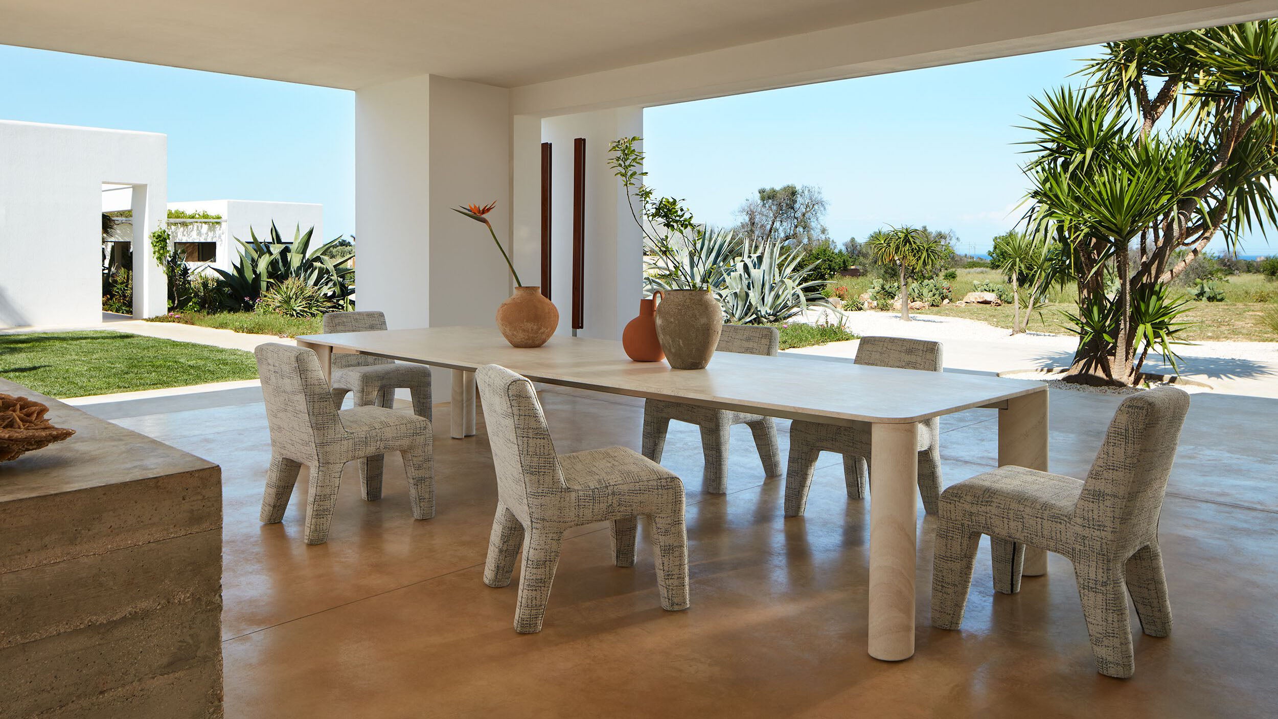 Desktop / Michelangelo Dinner Table by Exteta