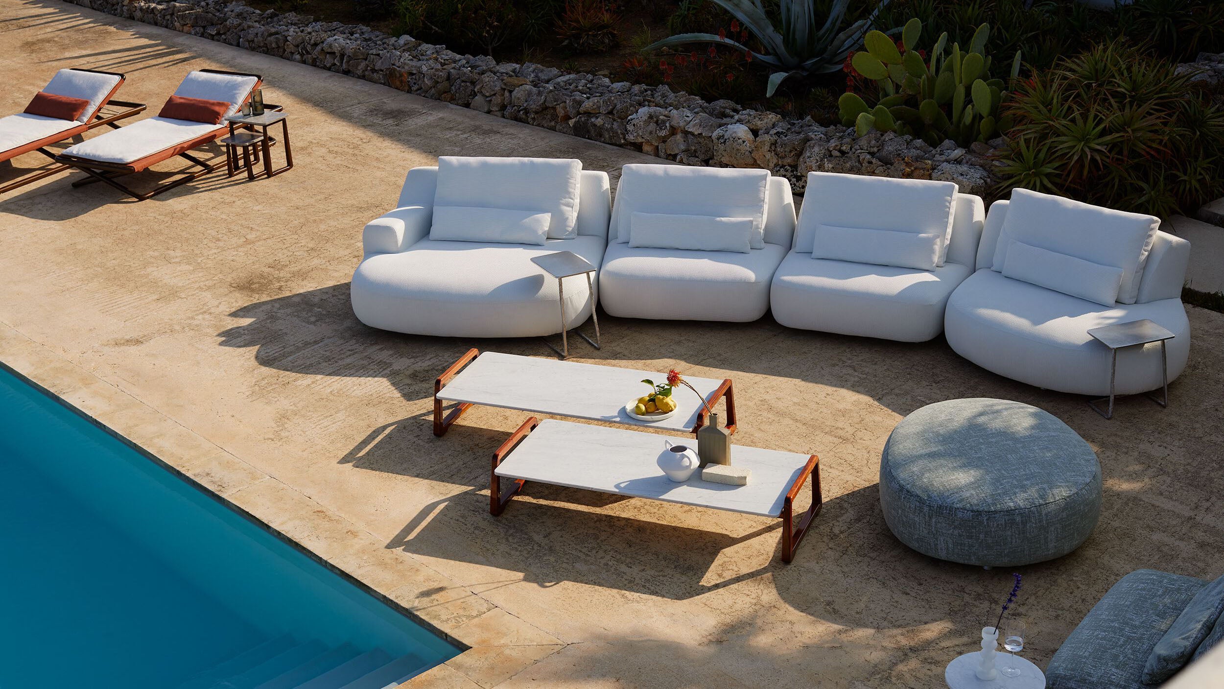 Desktop / Moonlight Sofa by Exteta