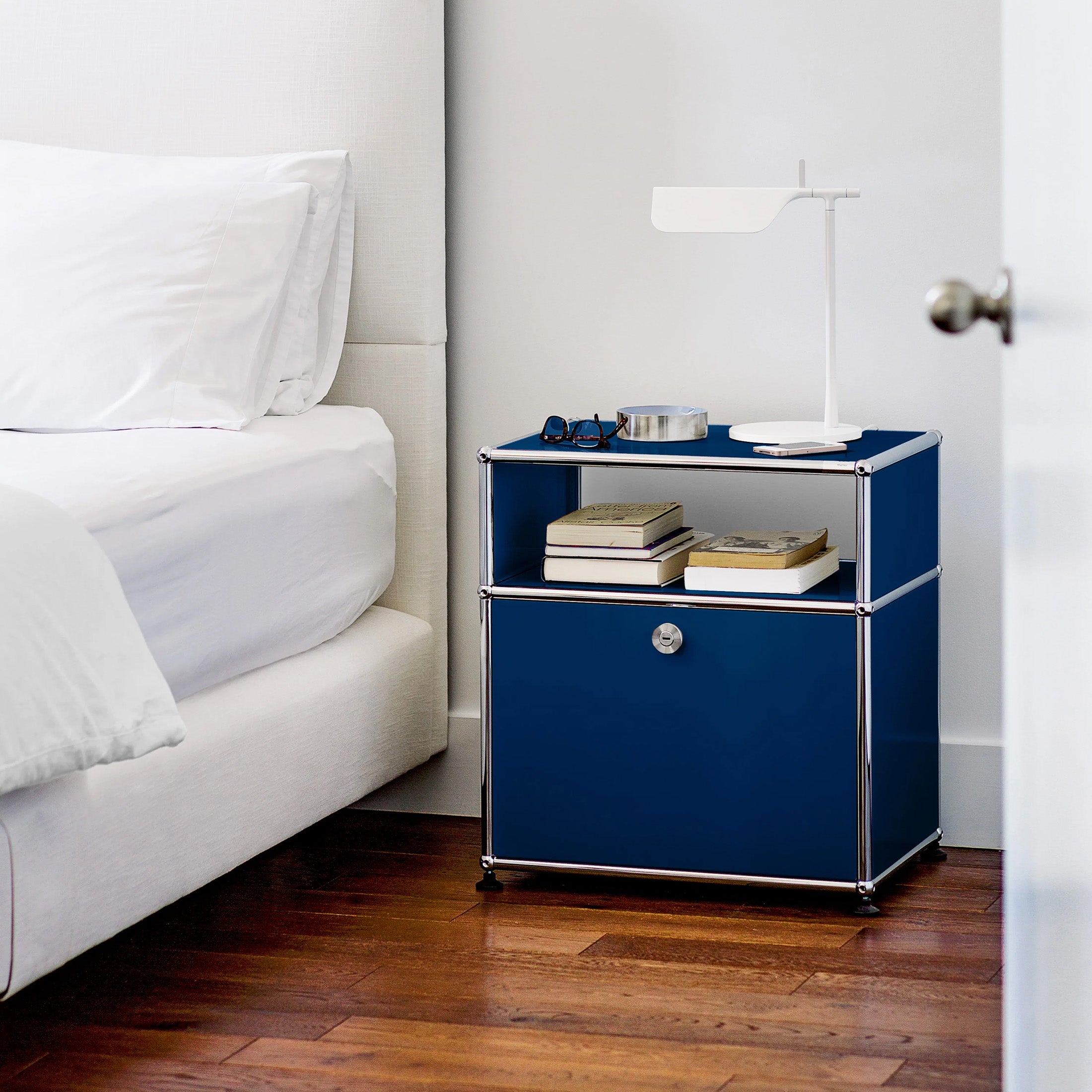 Mobile / Nightstand (P), made by UMS Haller