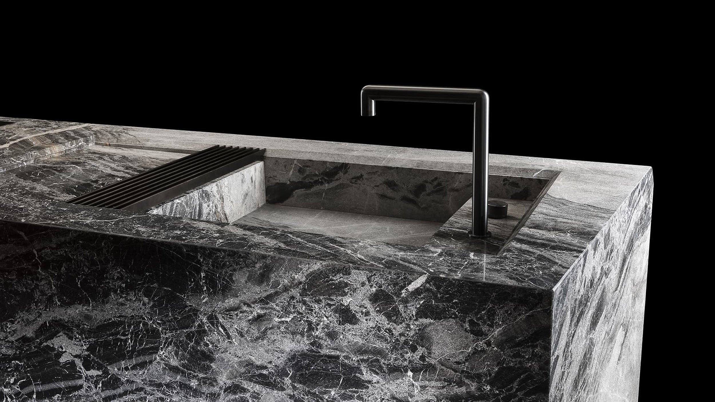 Desktop / Ozone L Island, designed by Massimo Castagna for Henge