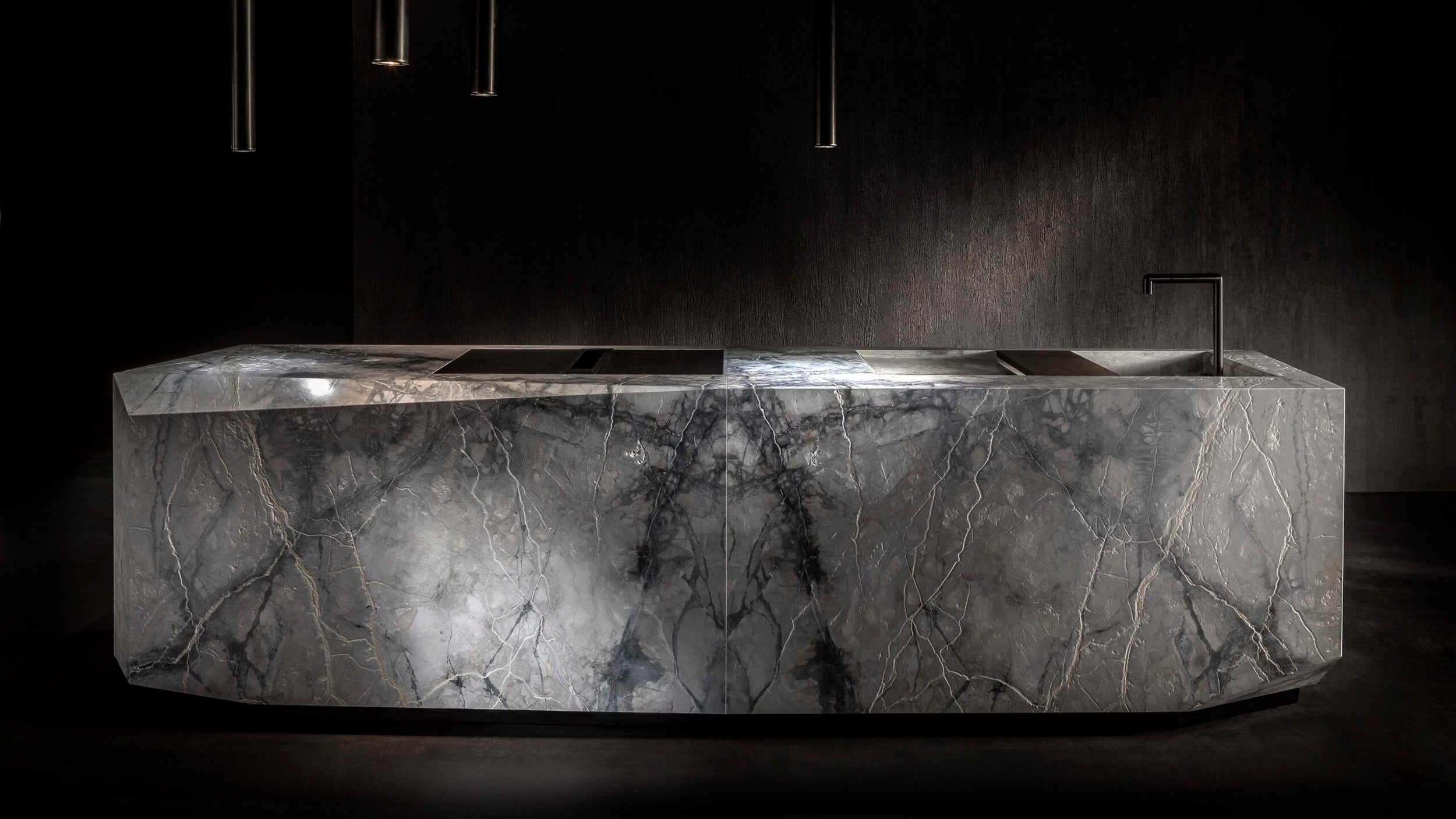 Desktop / Ozone L Island, designed by Massimo Castagna for Henge