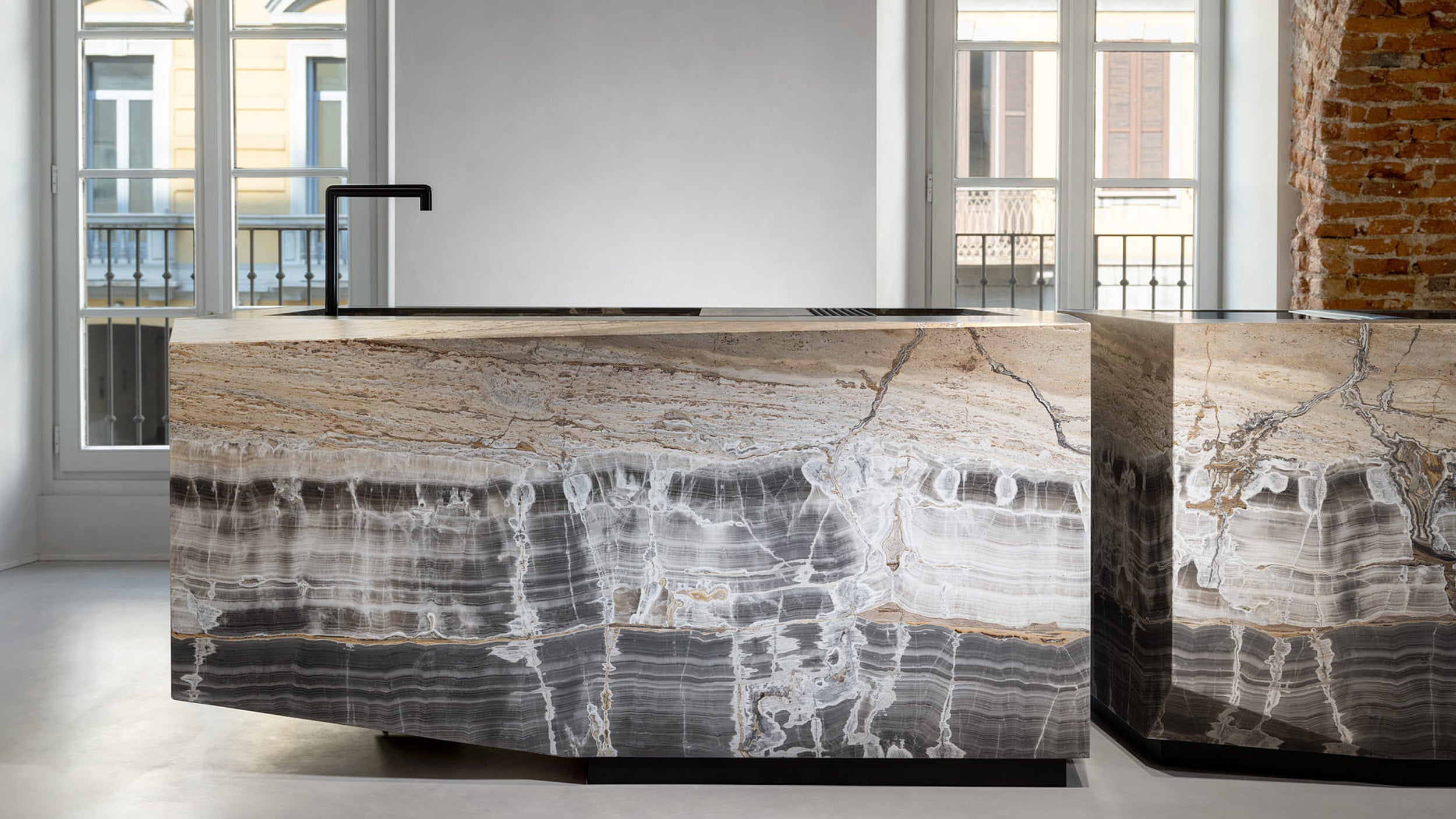 Desktop / Ozone L Island, designed by Massimo Castagna for Henge