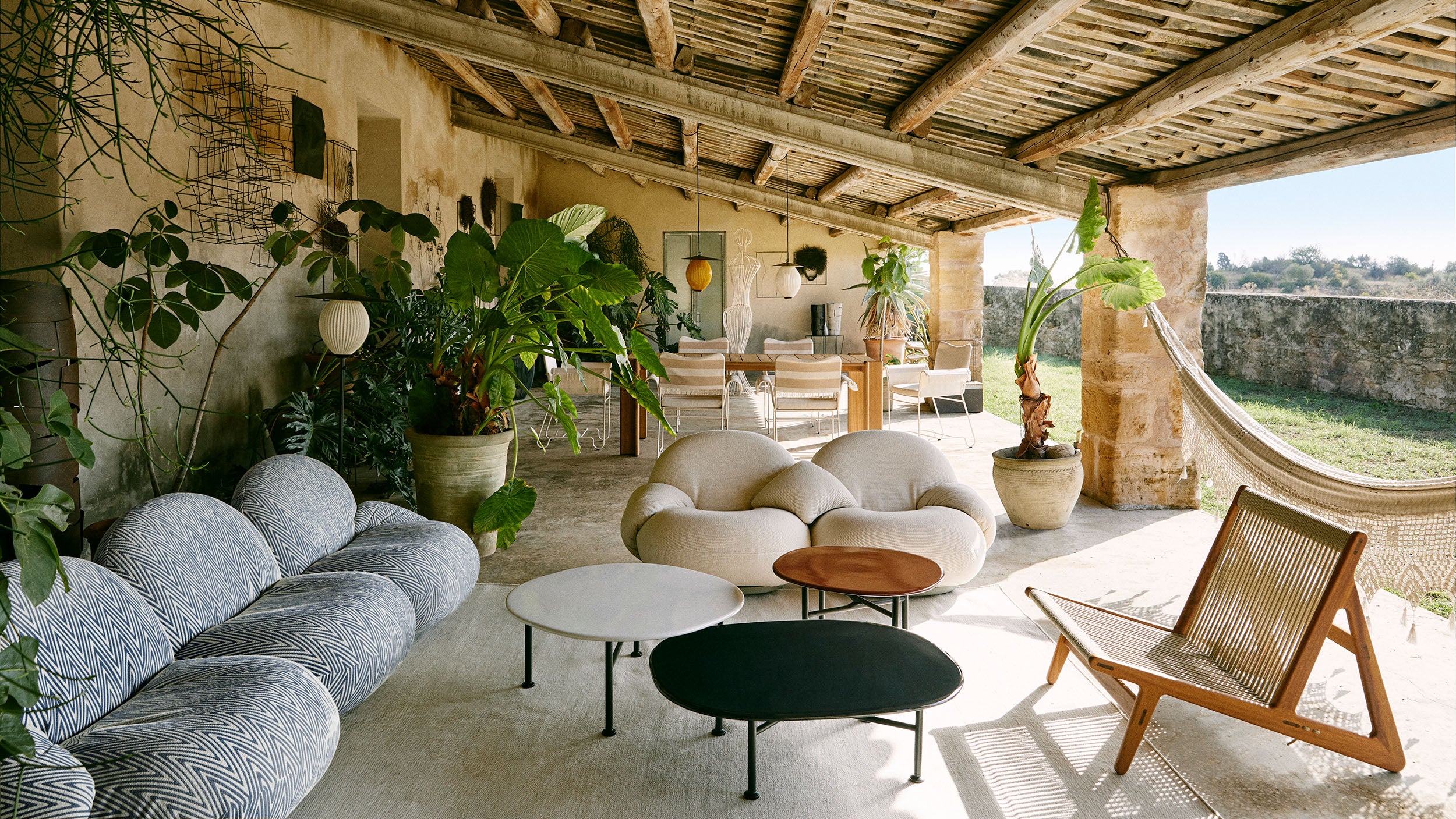 Desktop / Pacha Outdoor Sofa, designed by Pierre Paulin and made by Gubi