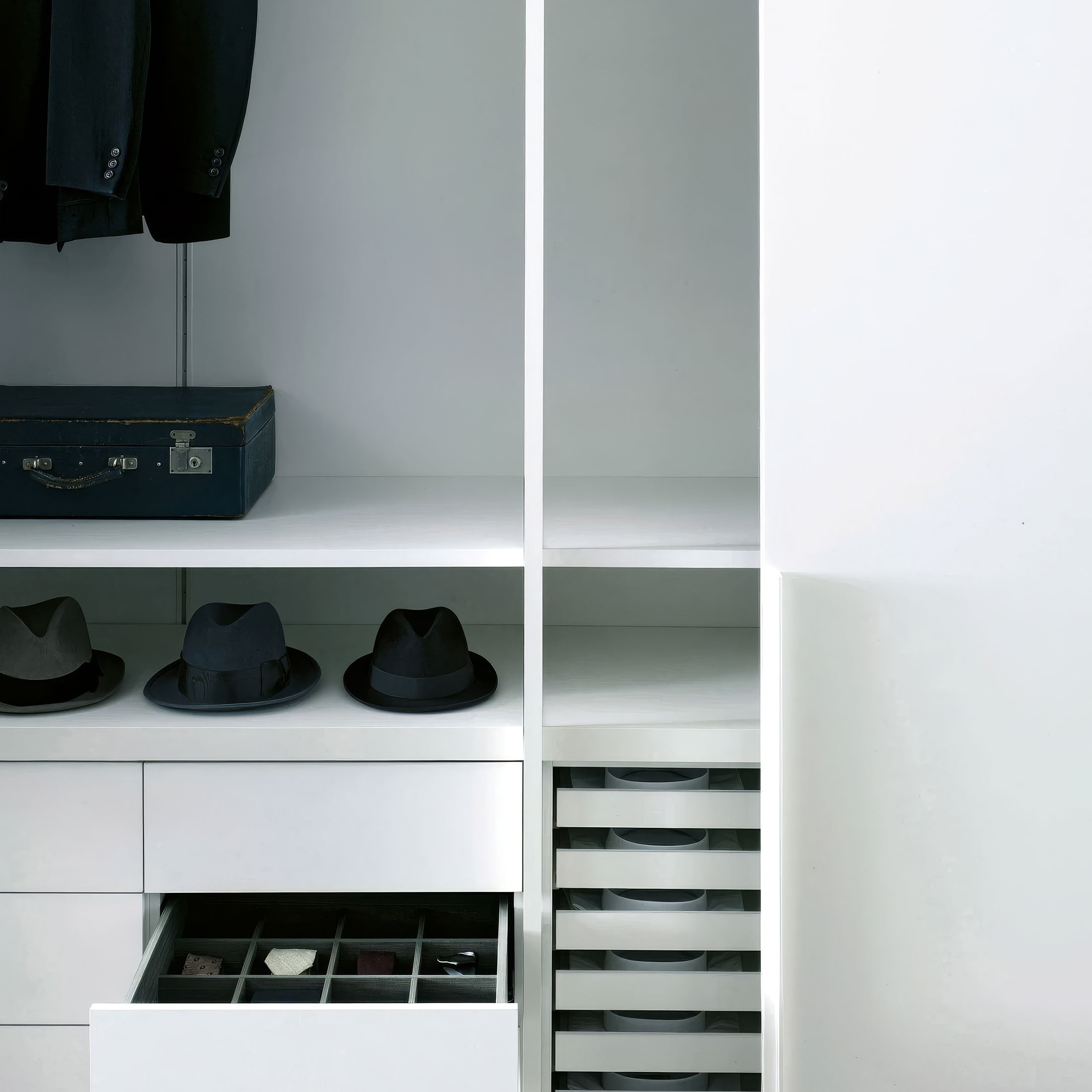 Sliding - Storage Closet by Porro