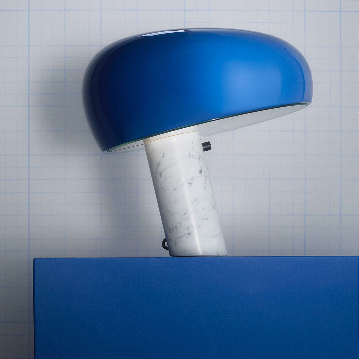 Blue / Mobile / Snoopy, Flos Table Lamp, designed by Achille Castiglioni and Pier Giacomo Castiglioni made by Flos