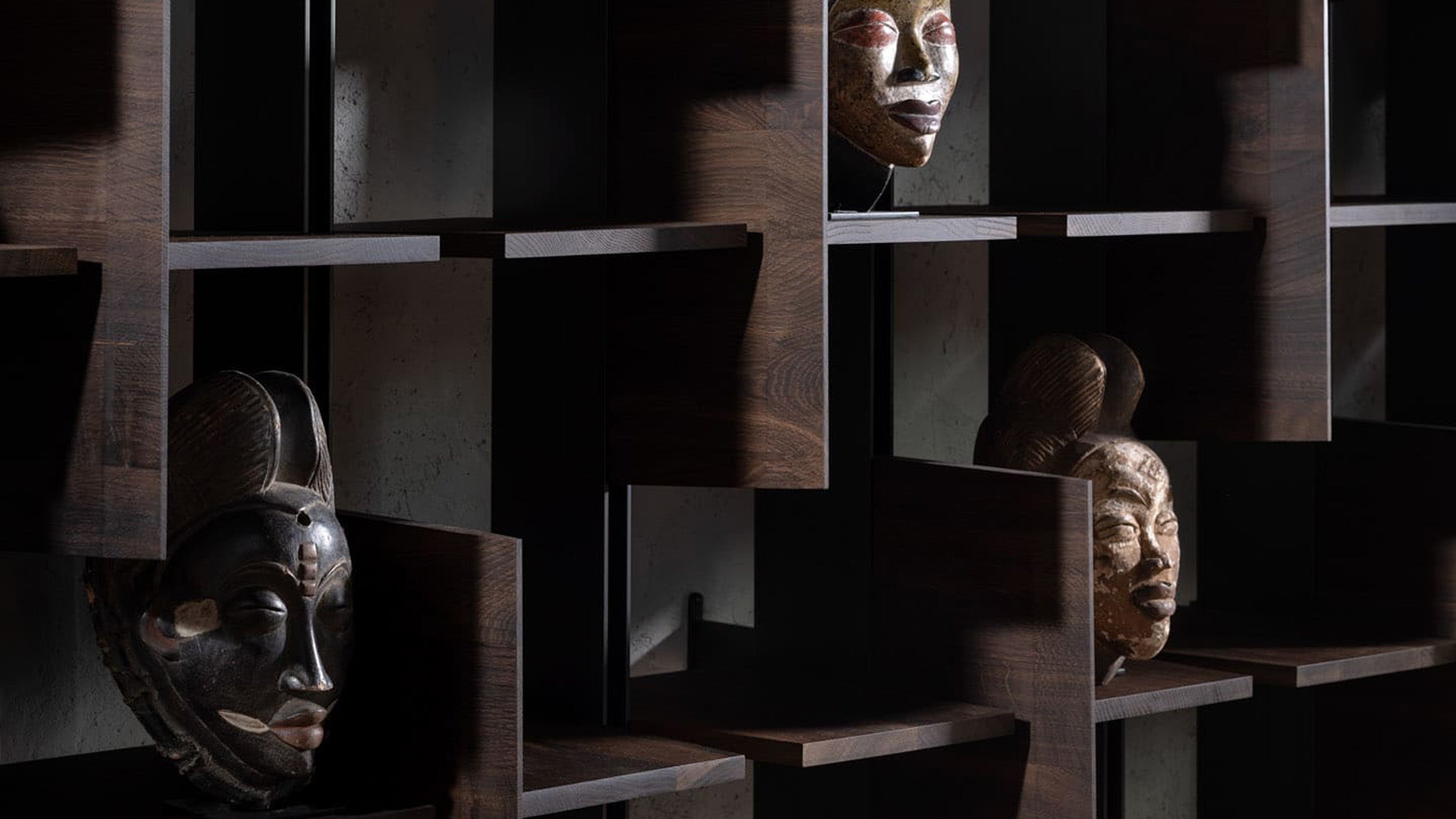 Desktop / Spectre Modular Shelving System, designed by Massimo Castagna for Henge