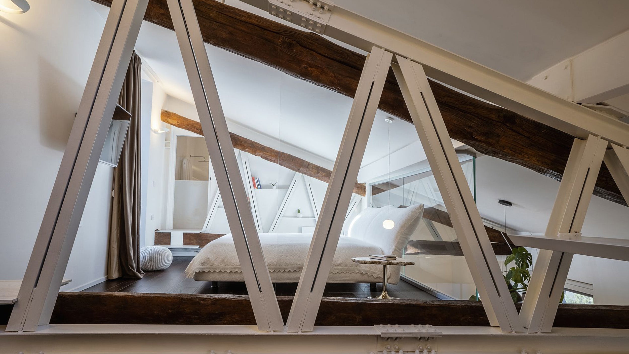 Desktop / Stand By Me Bed, designed by Francesco Binfare for Edra