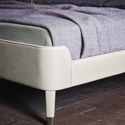 Poltrona Frau Bed Suzie Wong Bed