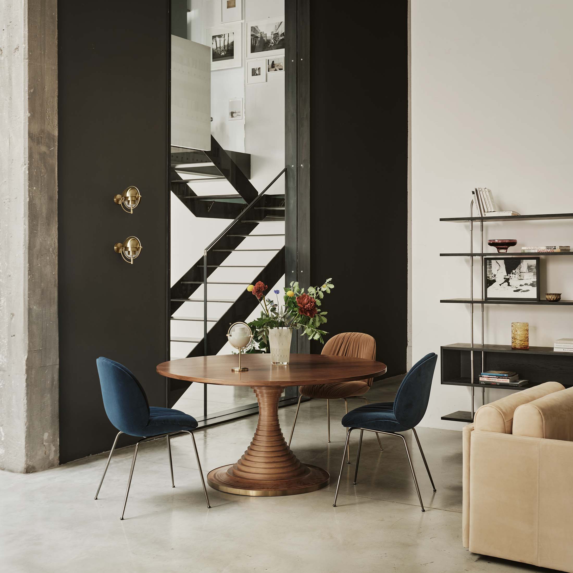 Mobile / Tavolo a Dischi Dining Table, designed by Carlo de Carli and made by Gubi
