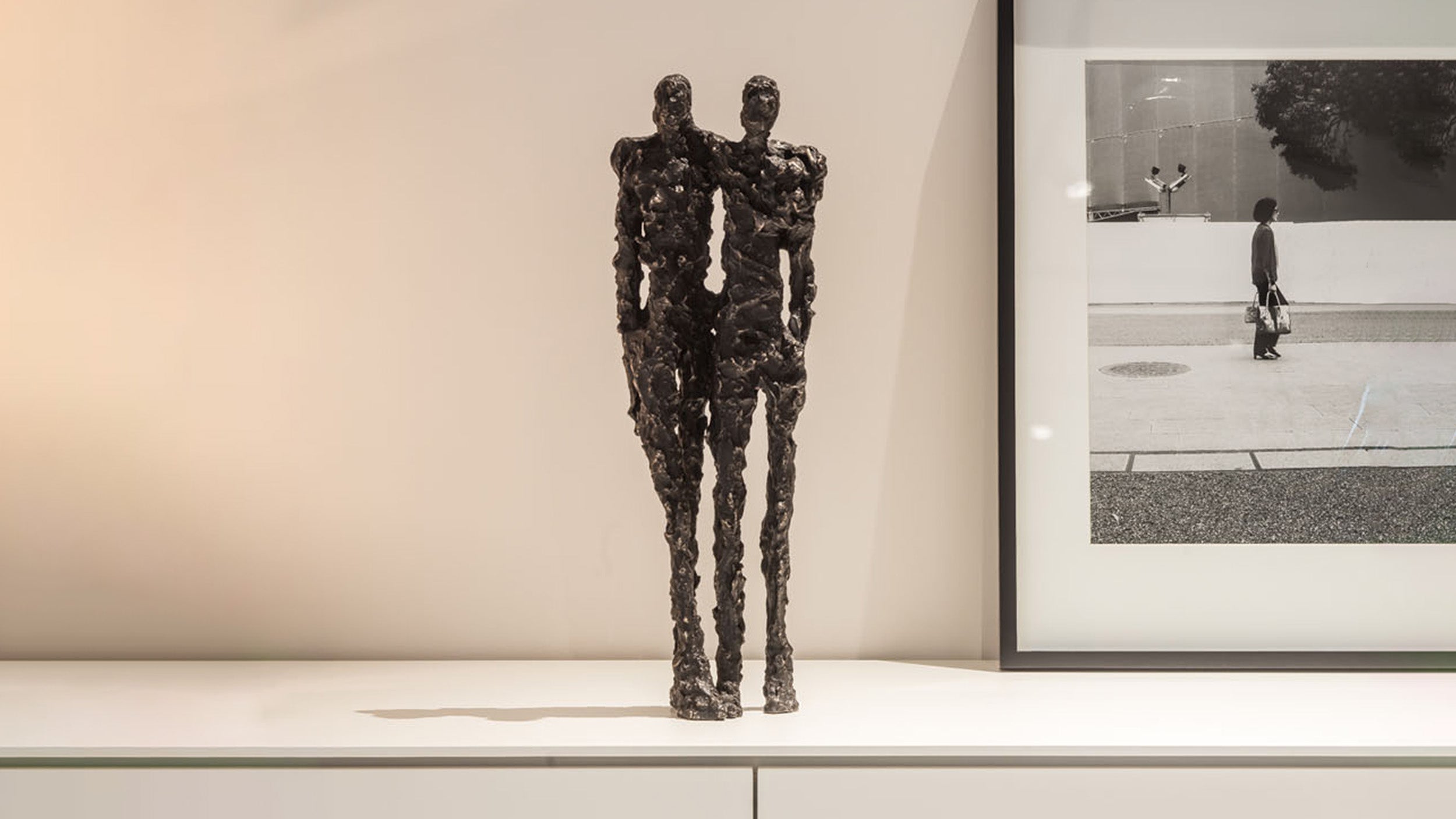 Desktop / To Embrace sculpture, designed by Ann Vrielinck for Gardeco