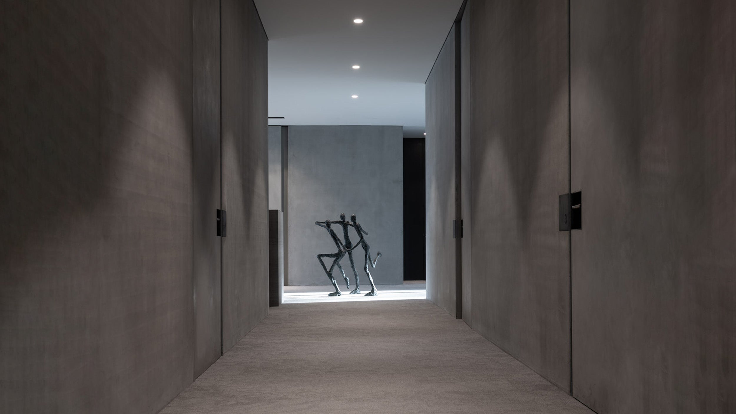 Desktop / To Enjoy Bronze Sculpture, designed by Ann Vrielinck for Gardeco