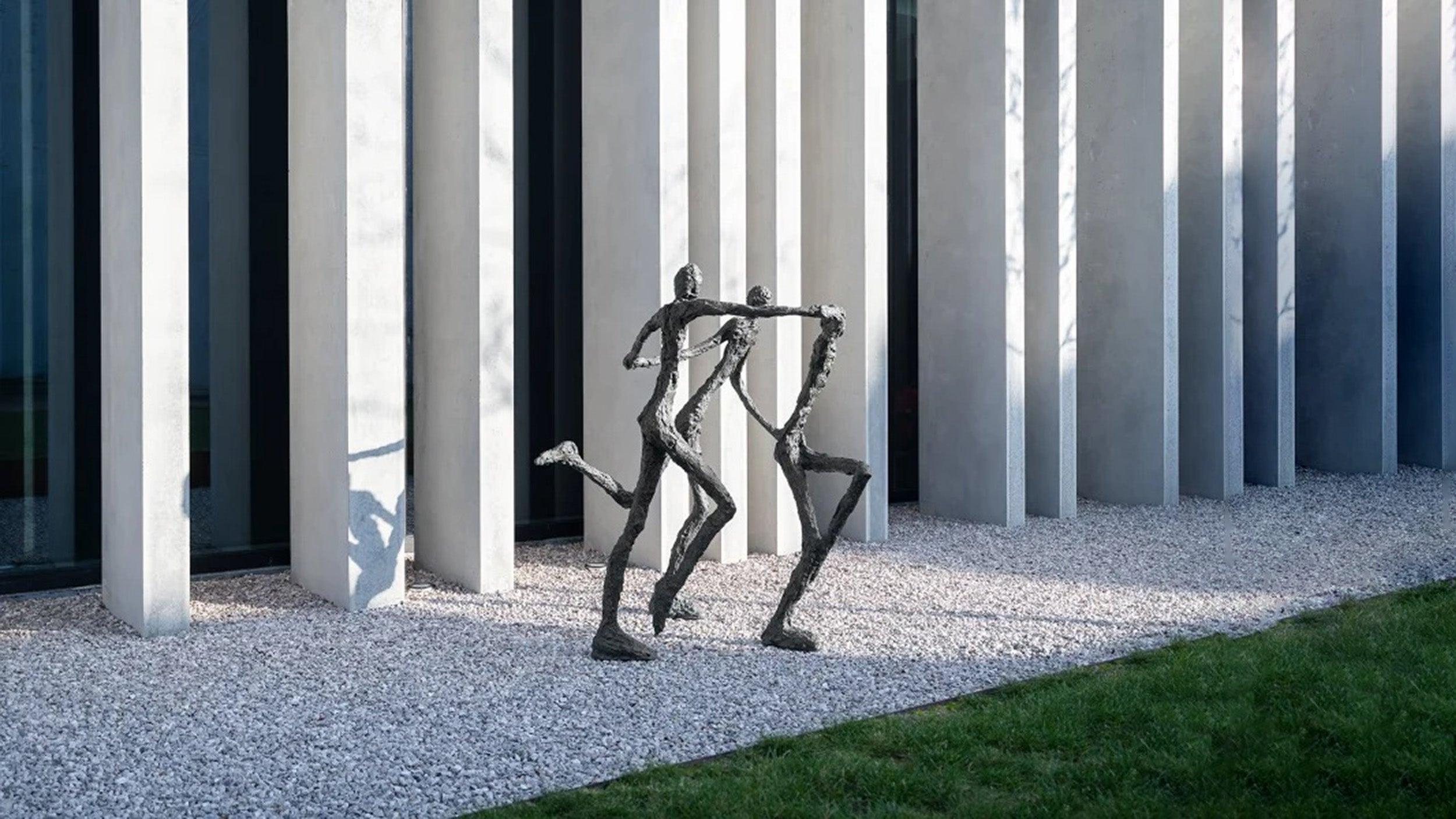 Desktop / To Enjoy Bronze Sculpture, designed by Ann Vrielinck for Gardeco