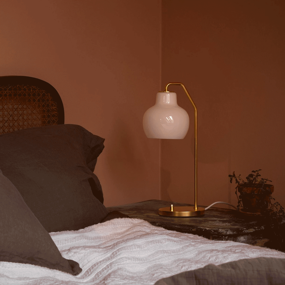 Mobile / VL Ring Crown Table Lamp, designed by Vilhelm Lauritzen for Louis Poulsen