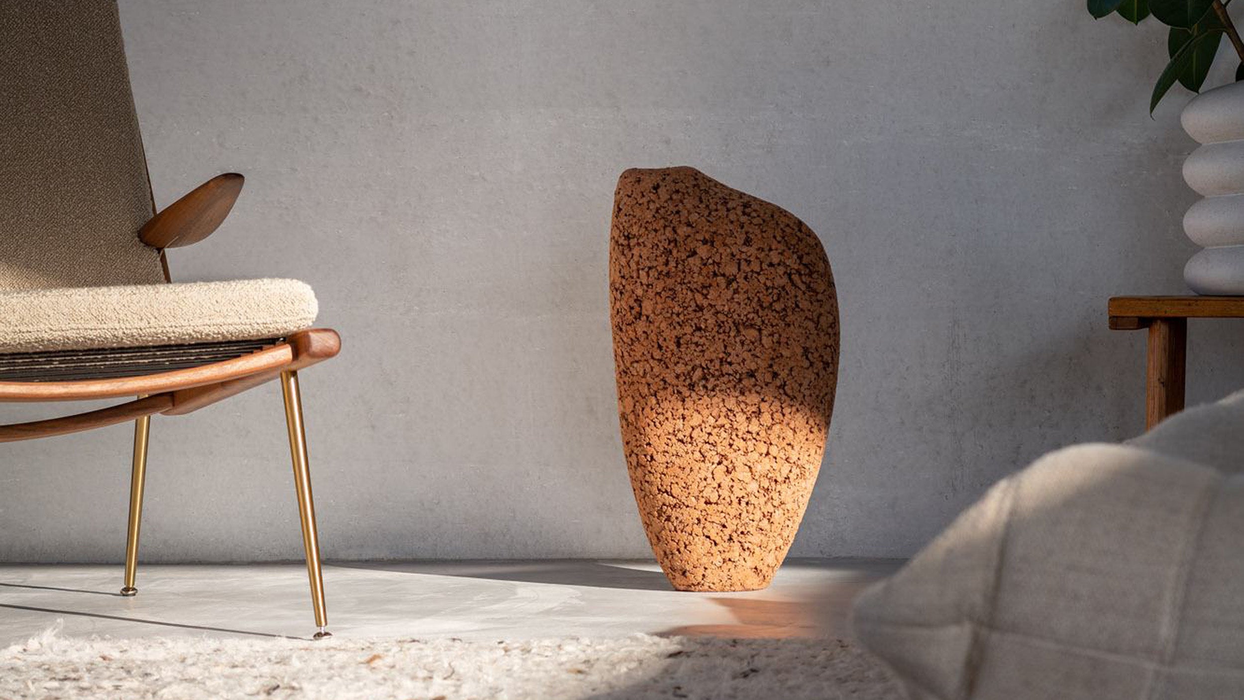 Desktop / Vaso Formigueiro 001, designed by Domingos Totora for Gardeco