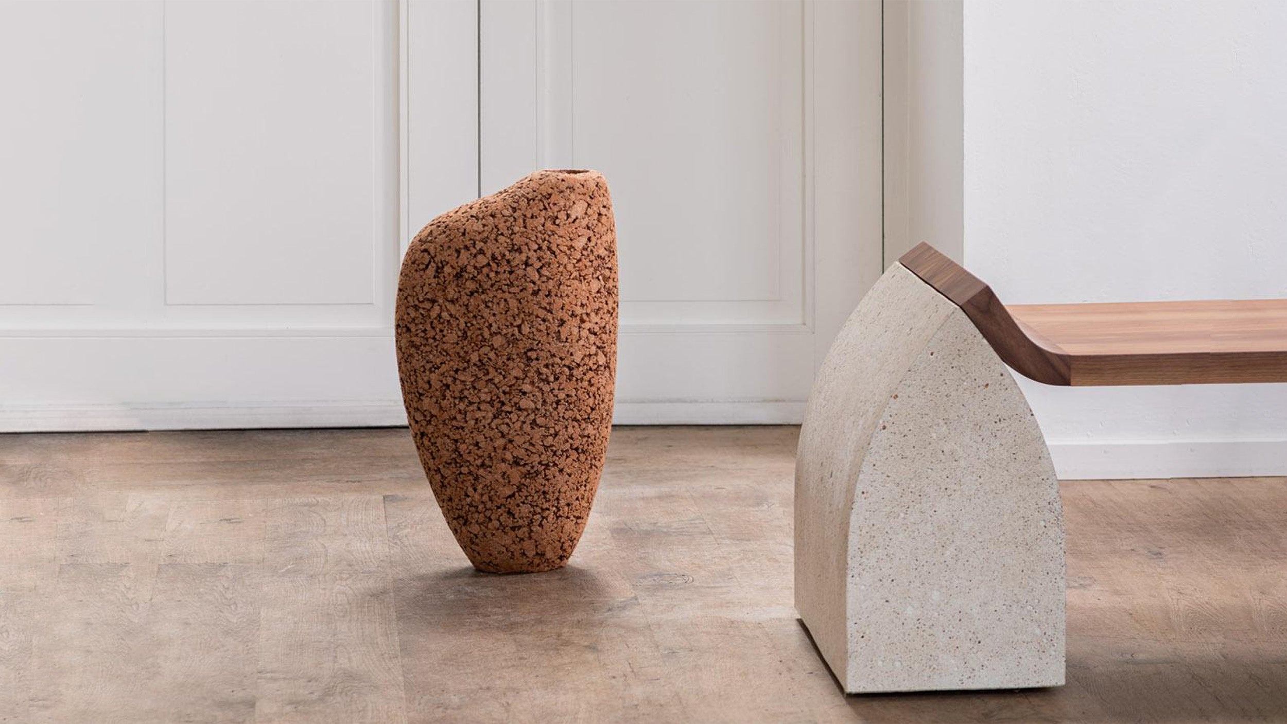 Desktop / Vaso Formigueiro 001, designed by Domingos Totora for Gardeco