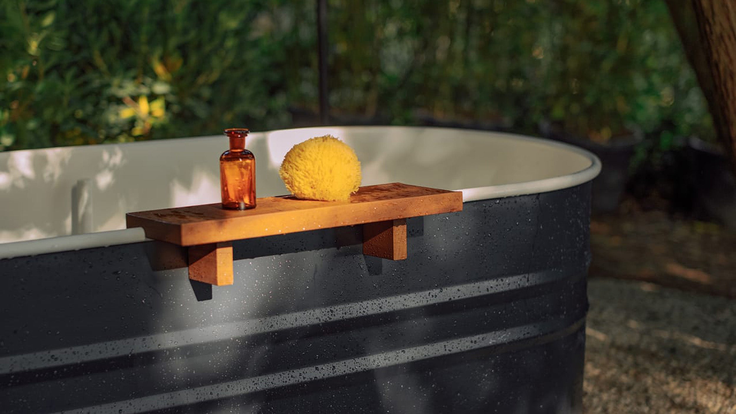Desktop / Vieques Bathtub, designed by Patricia Urquiola for Agape